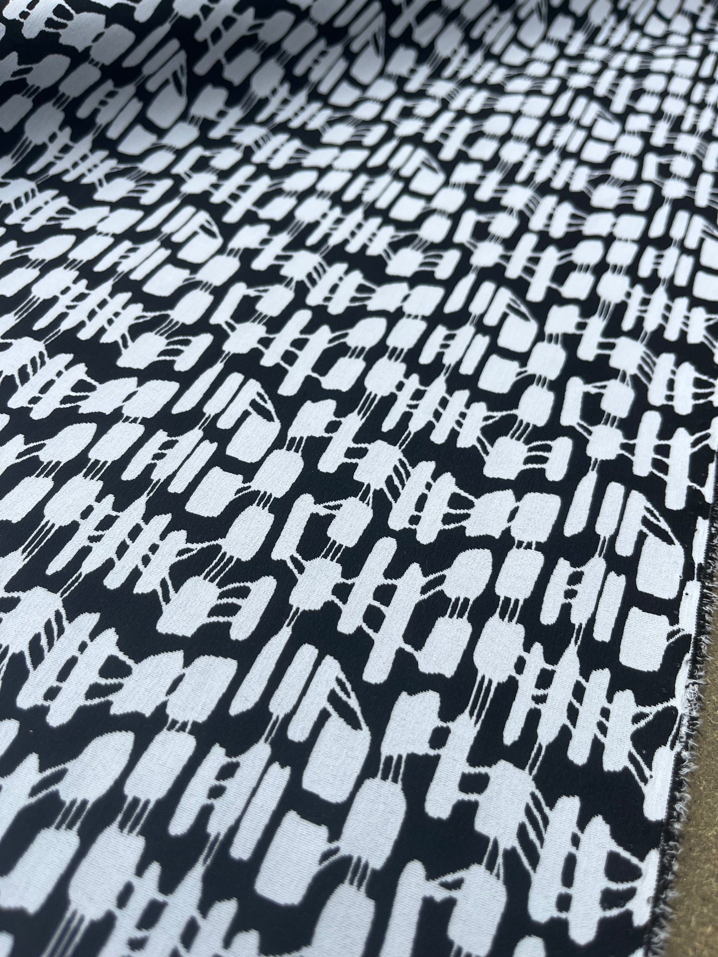 Hélène 026 stretch jacquard off white-black