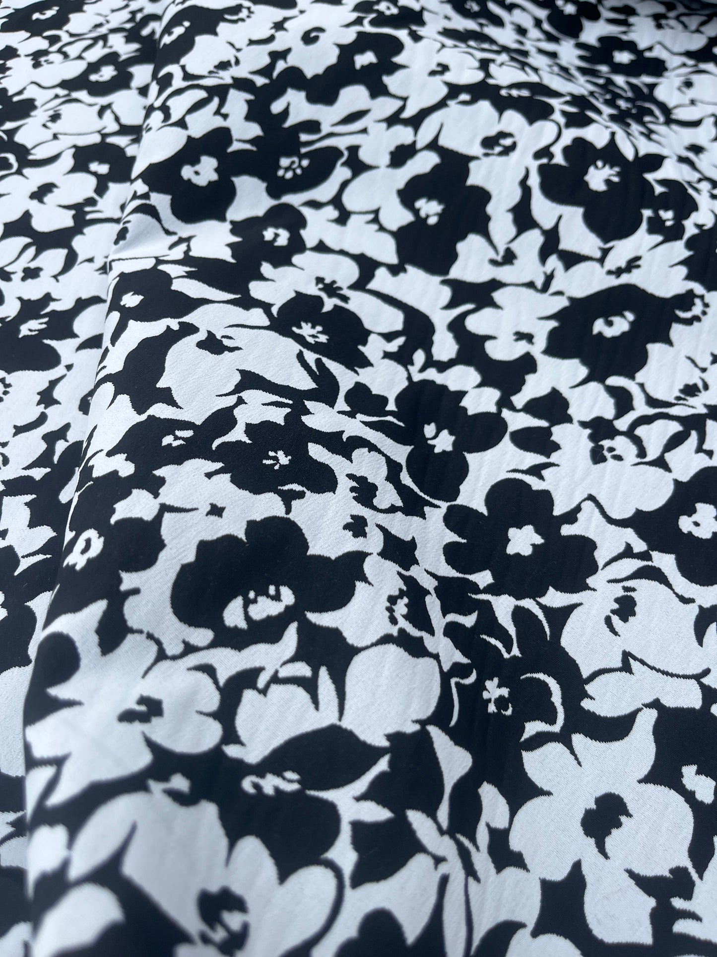 Hélène 027 stretch jacquard off white-black flowers