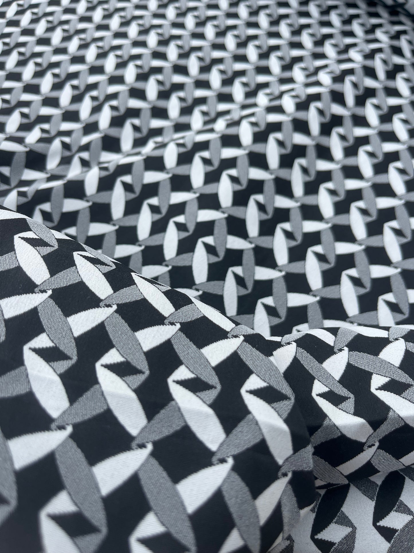 Hélène 028 stretch jacquard off white-black basket weave