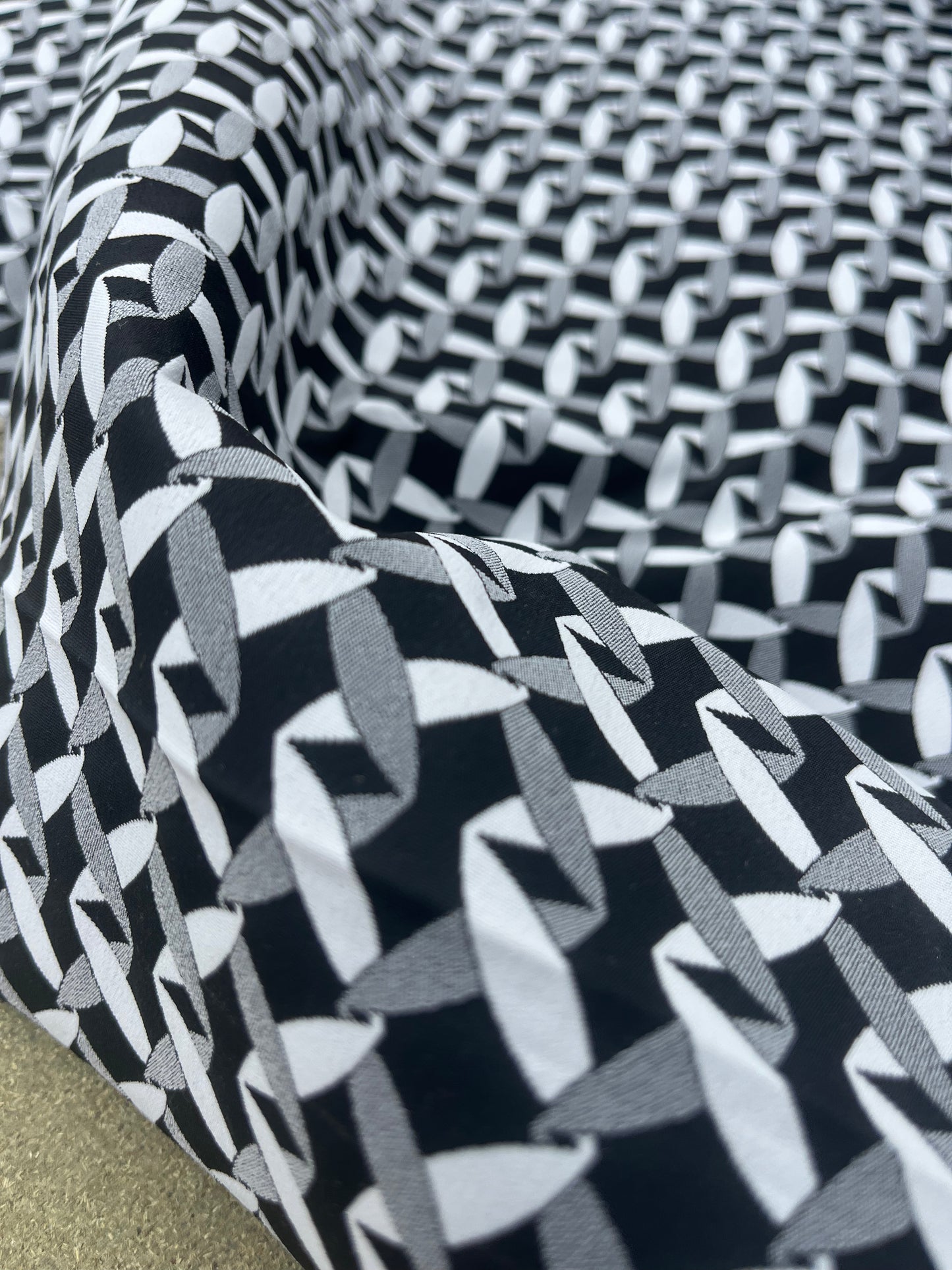 Hélène 028 stretch jacquard off white-black basket weave