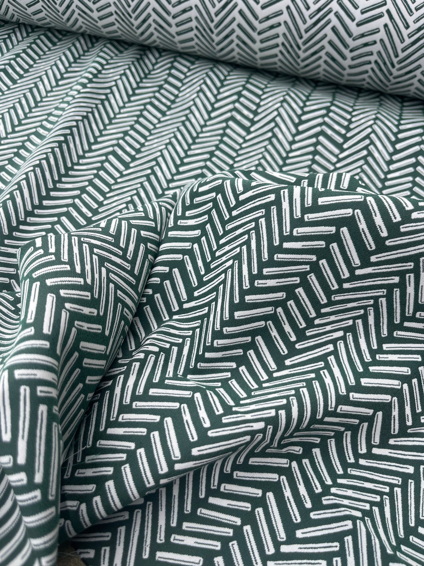 Hélène 031 stretch jacquard off white/green chevron