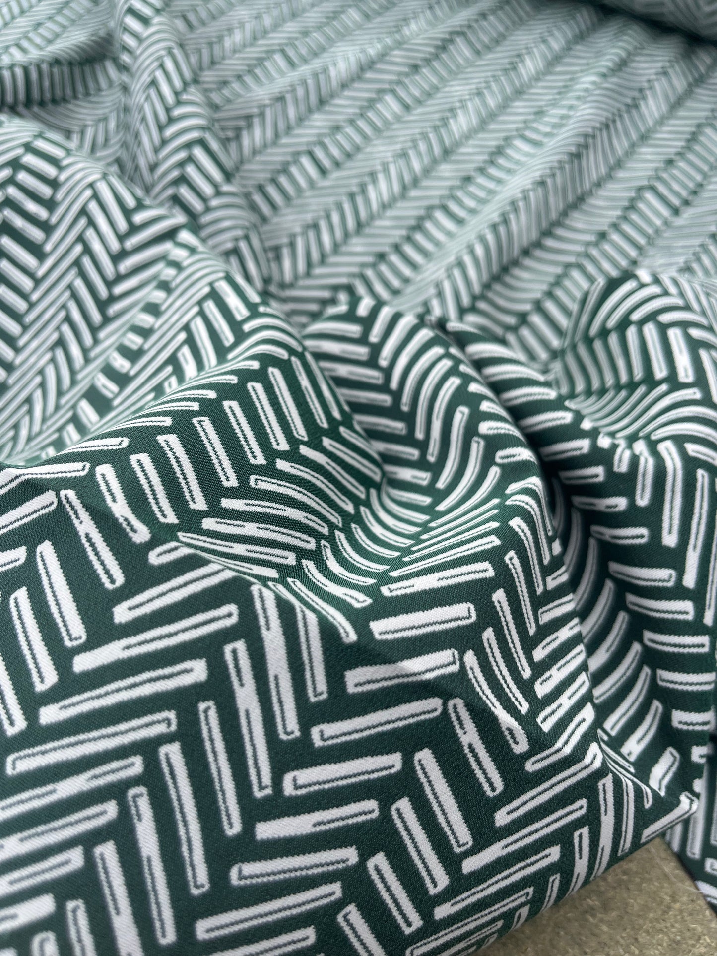 Hélène 031 stretch jacquard off white/green chevron