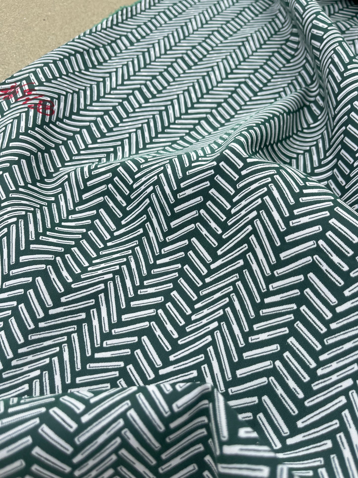 Hélène 031 stretch jacquard off white/green chevron
