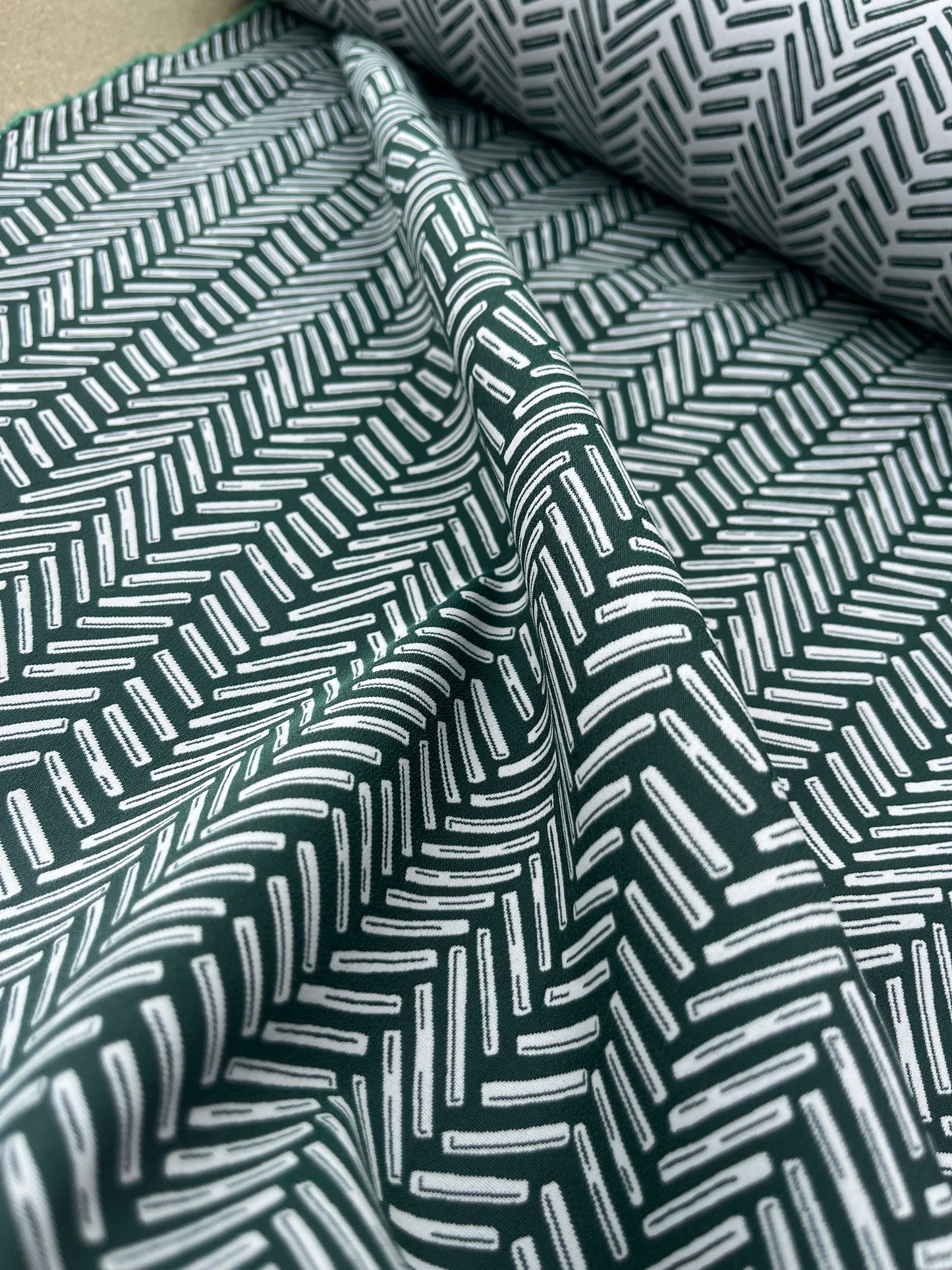 Hélène 031 stretch jacquard off white/green chevron