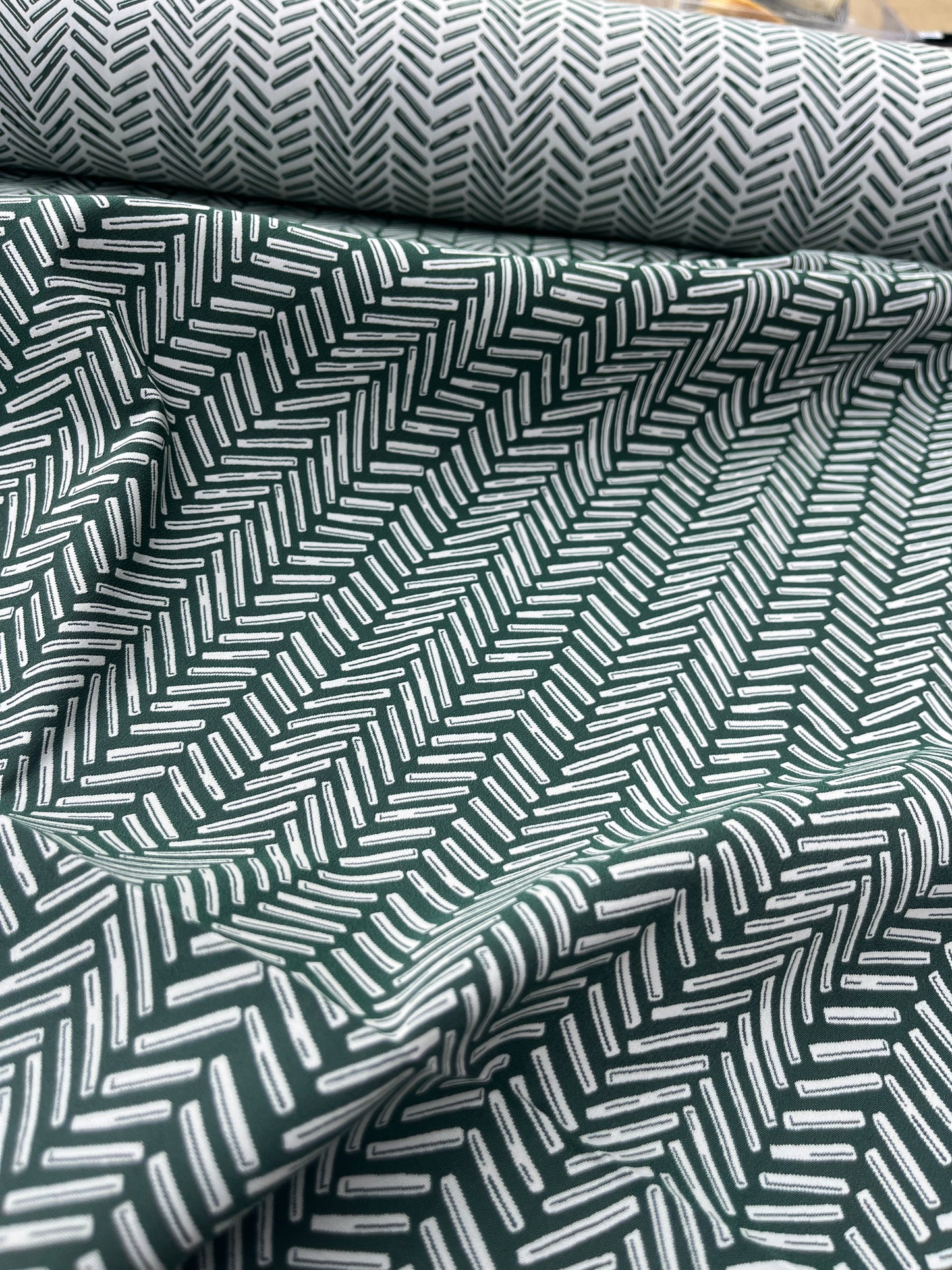 Hélène 031 stretch jacquard off white/green chevron