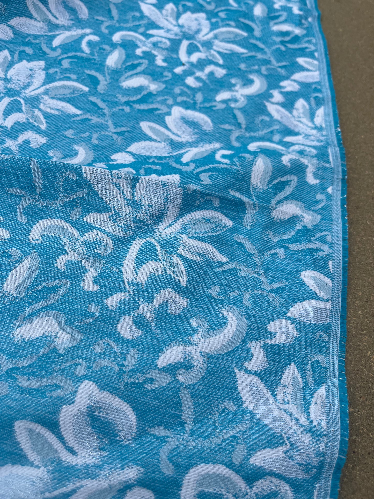 Hélène 035 jacquard aqua/silver flowers