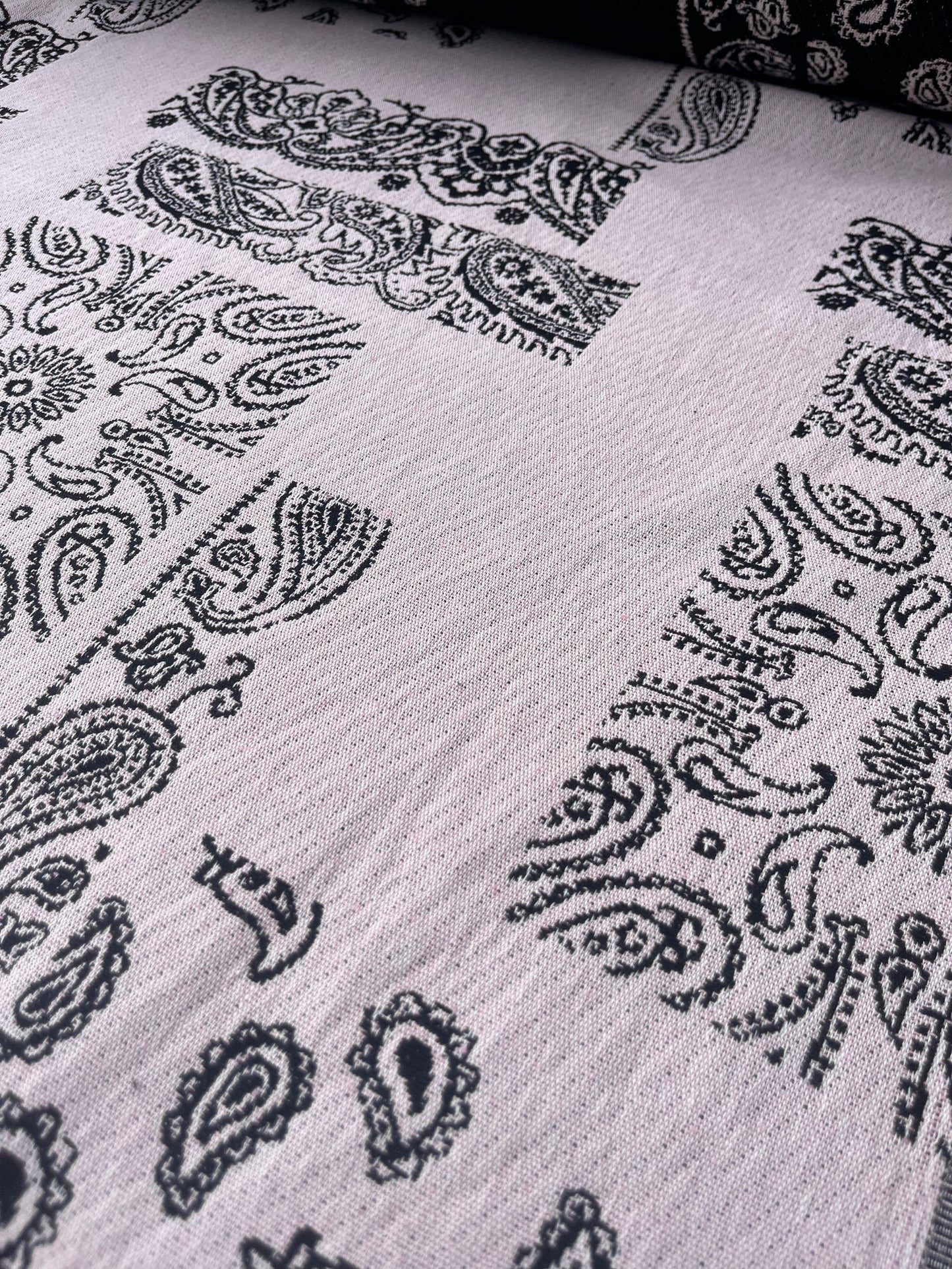 Hélène 037 heavy cotton jacquard patchwork soft pink/black