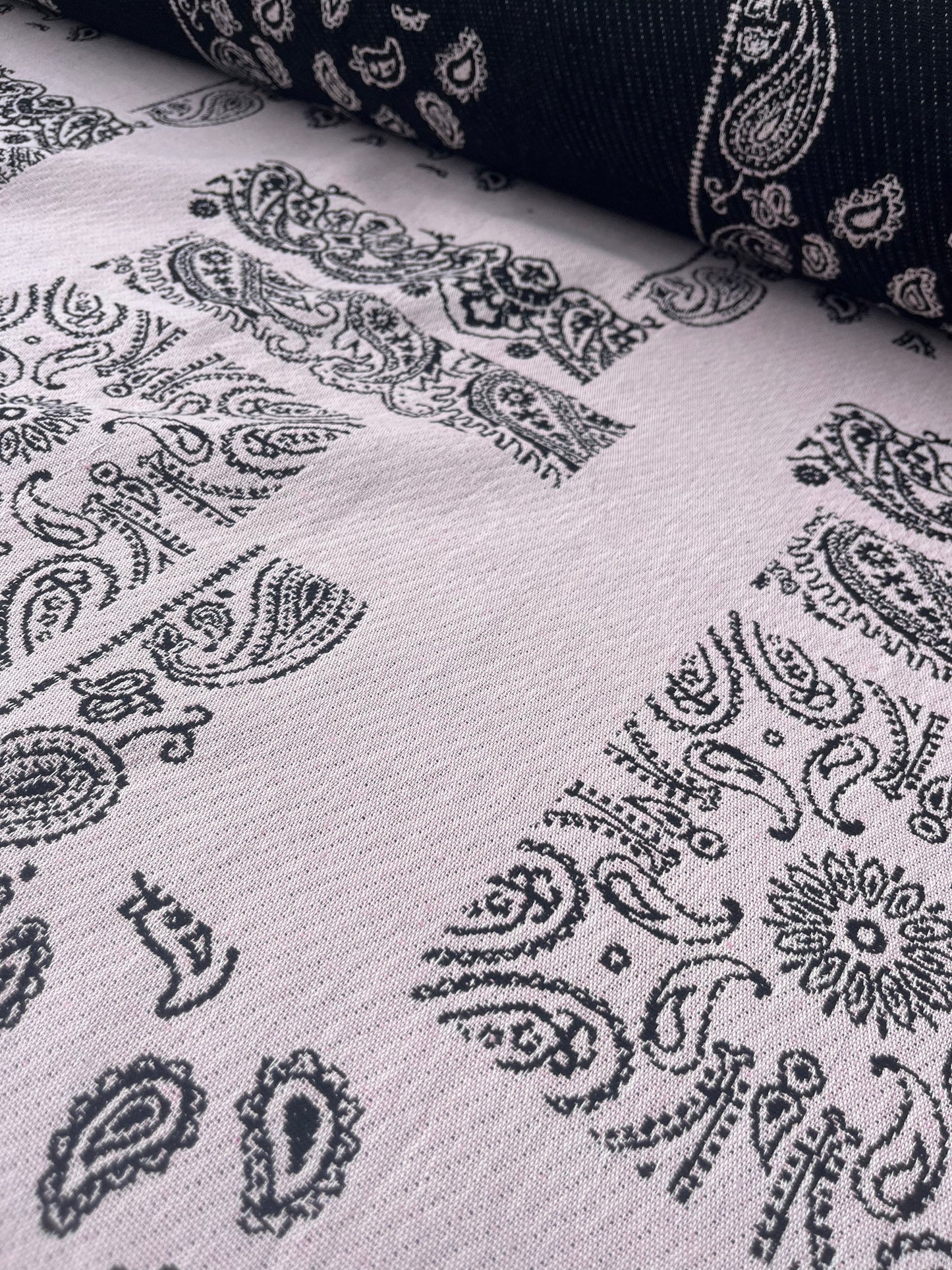 Hélène 037 heavy cotton jacquard patchwork soft pink/black