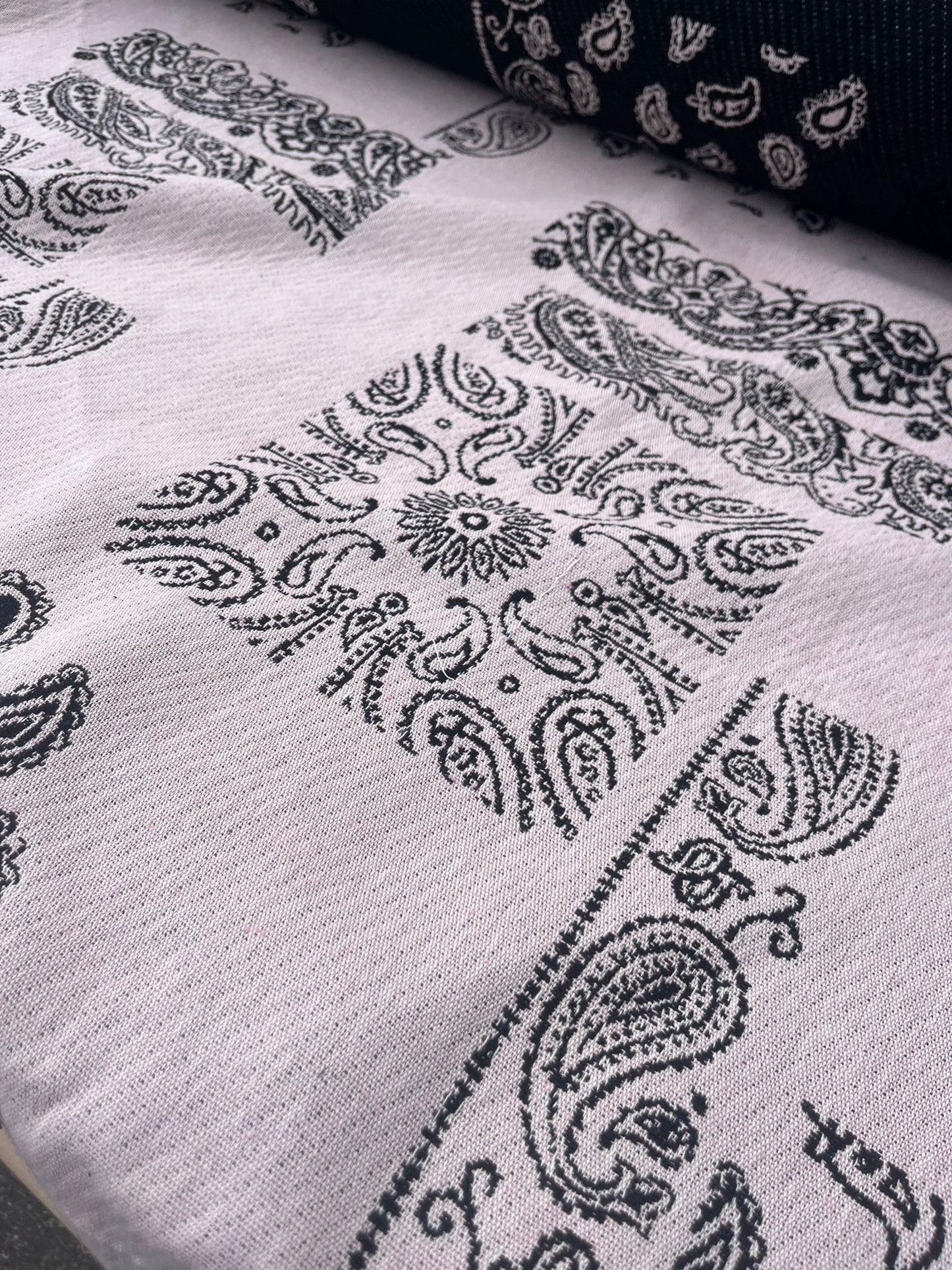 Hélène 037 heavy cotton jacquard patchwork soft pink/black