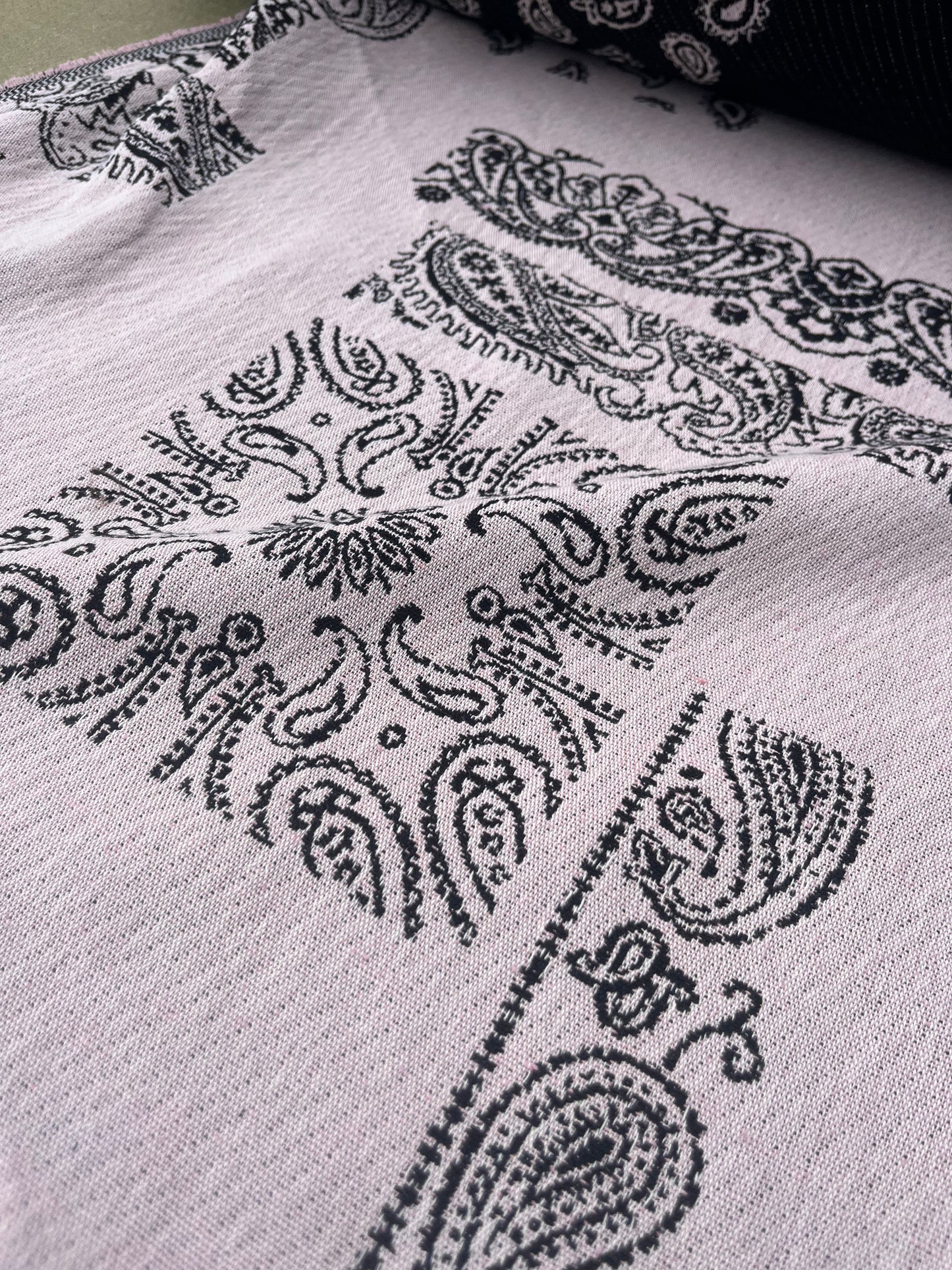 Hélène 037 heavy cotton jacquard patchwork soft pink/black