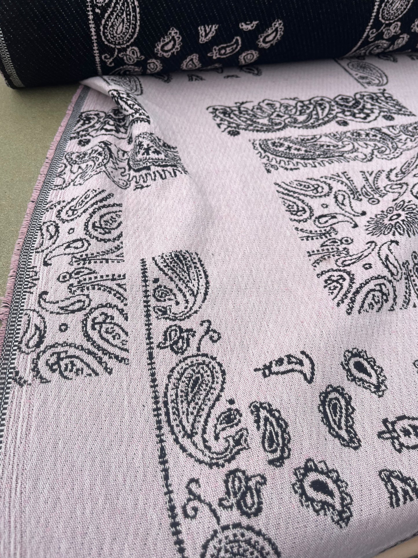 Hélène 037 heavy cotton jacquard patchwork soft pink/black