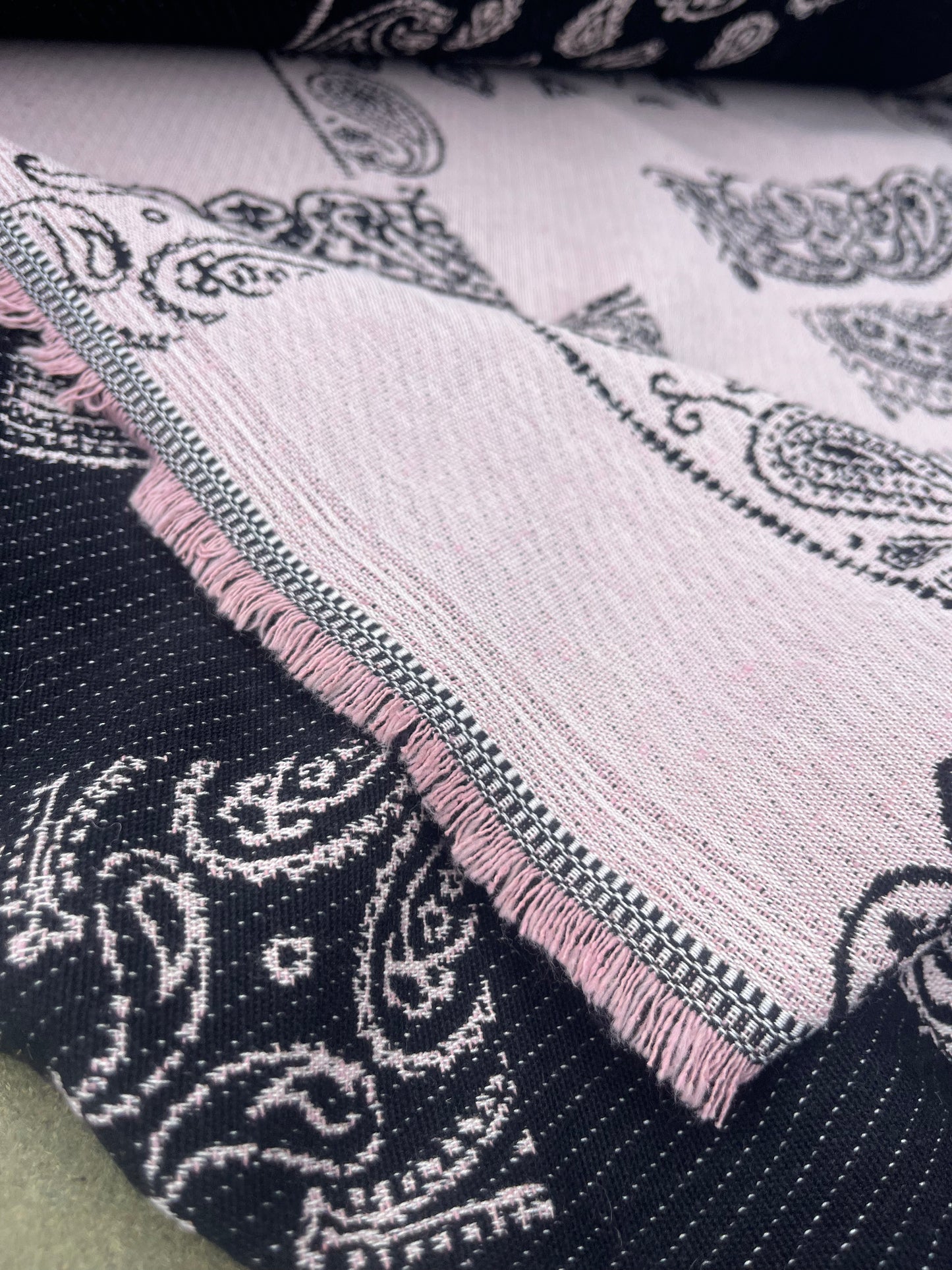 Hélène 037 heavy cotton jacquard patchwork soft pink/black