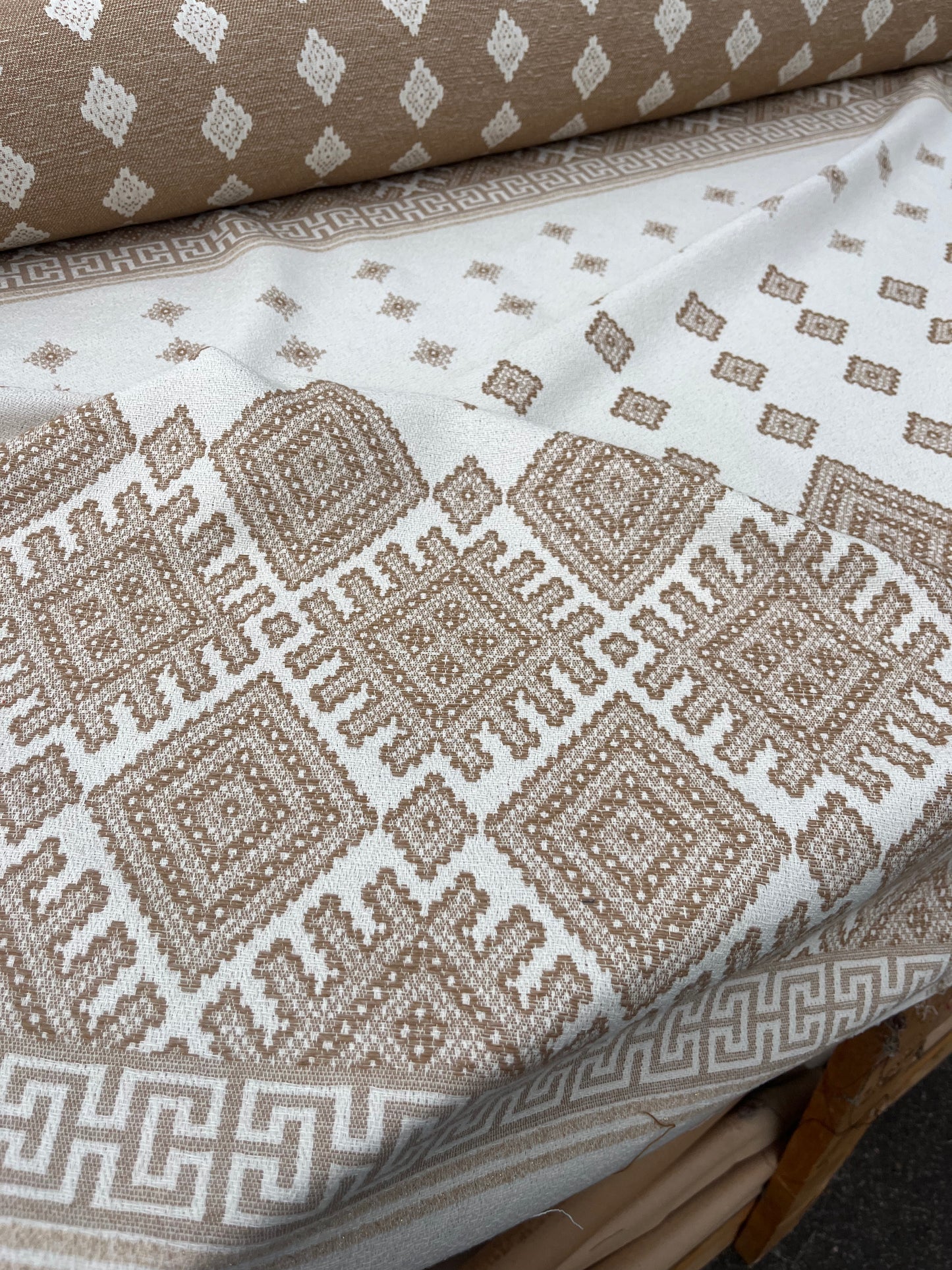 Hélène 040 heavy cotton jacquard repeat ecru/cognac