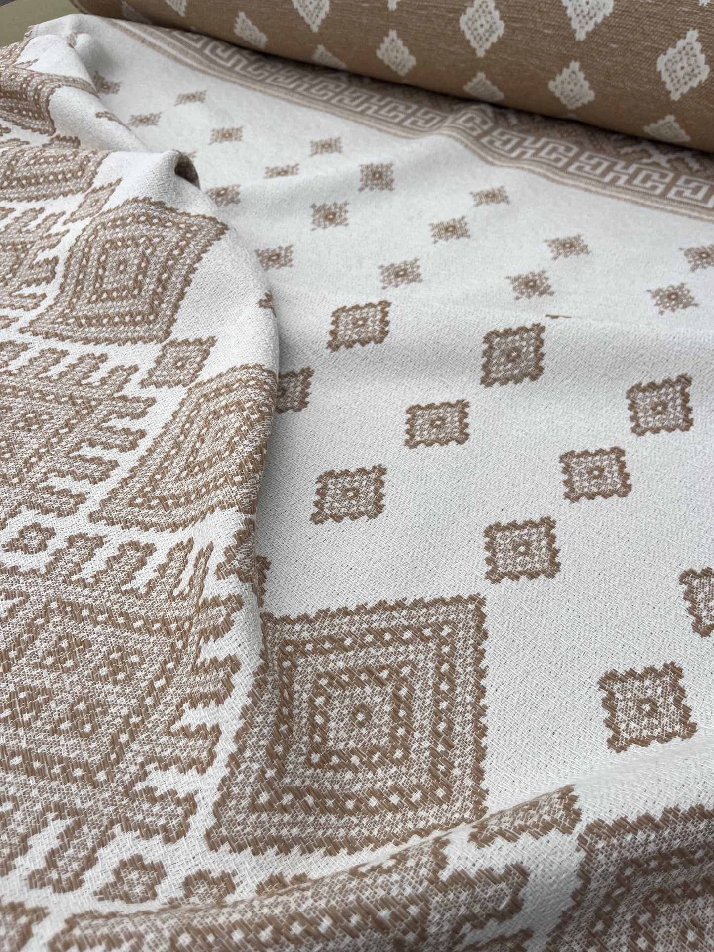 Hélène 040 heavy cotton jacquard repeat ecru/cognac