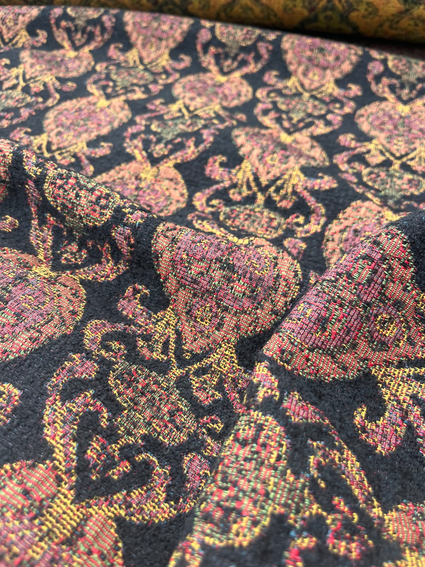 Hélène 042 heavy cotton jacquard black/yellow/burgundy