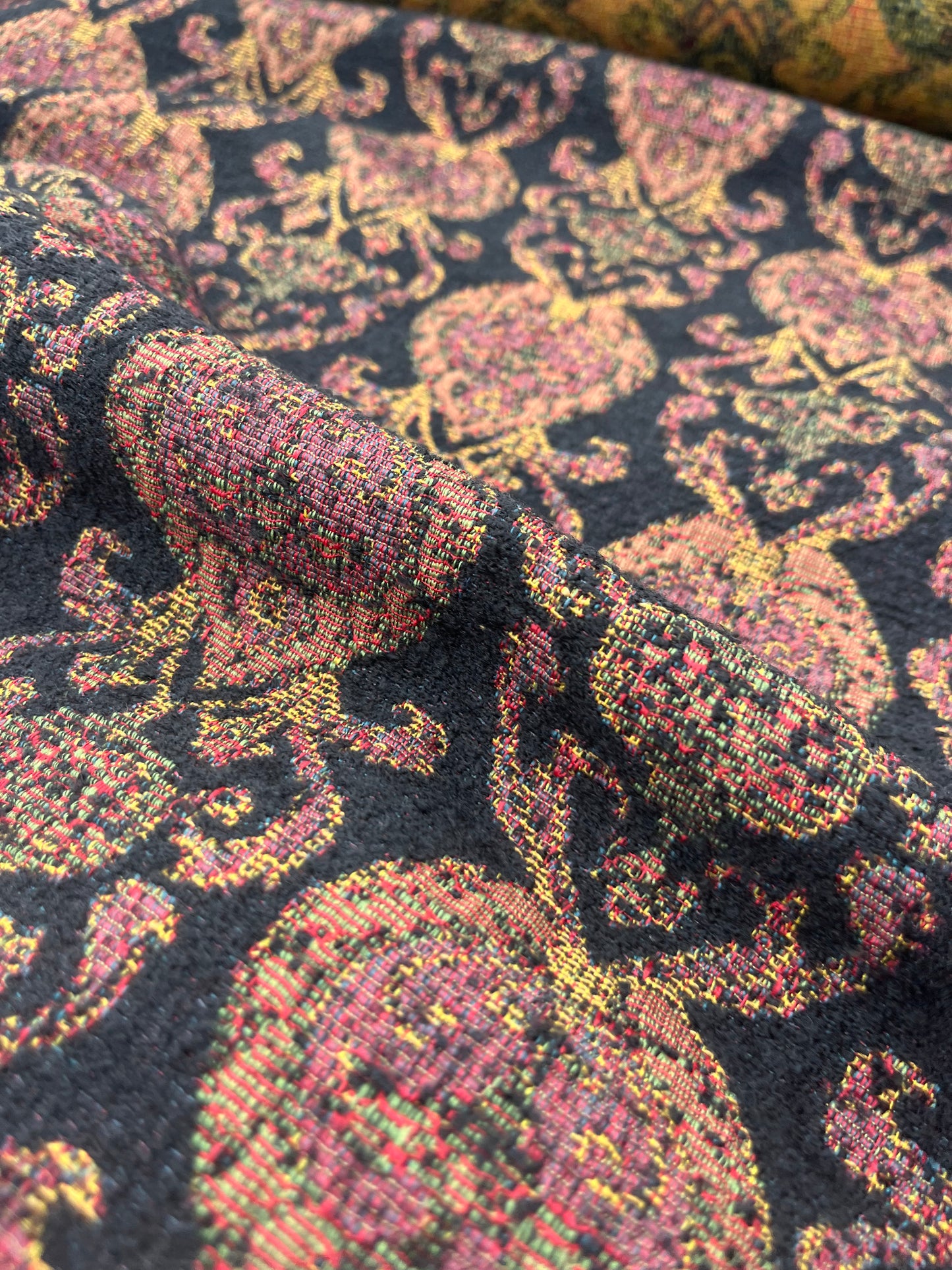Hélène 042 heavy cotton jacquard black/yellow/burgundy
