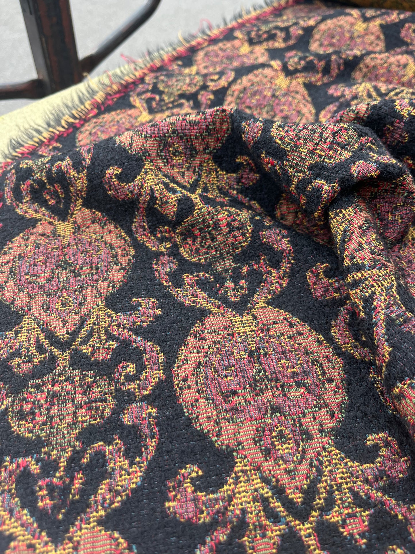 Hélène 042 heavy cotton jacquard black/yellow/burgundy