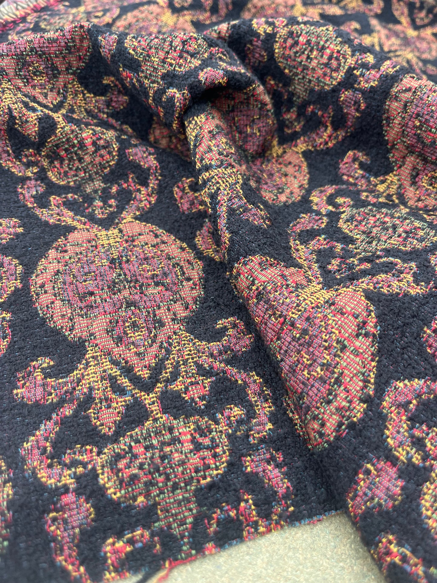 Hélène 042 heavy cotton jacquard black/yellow/burgundy