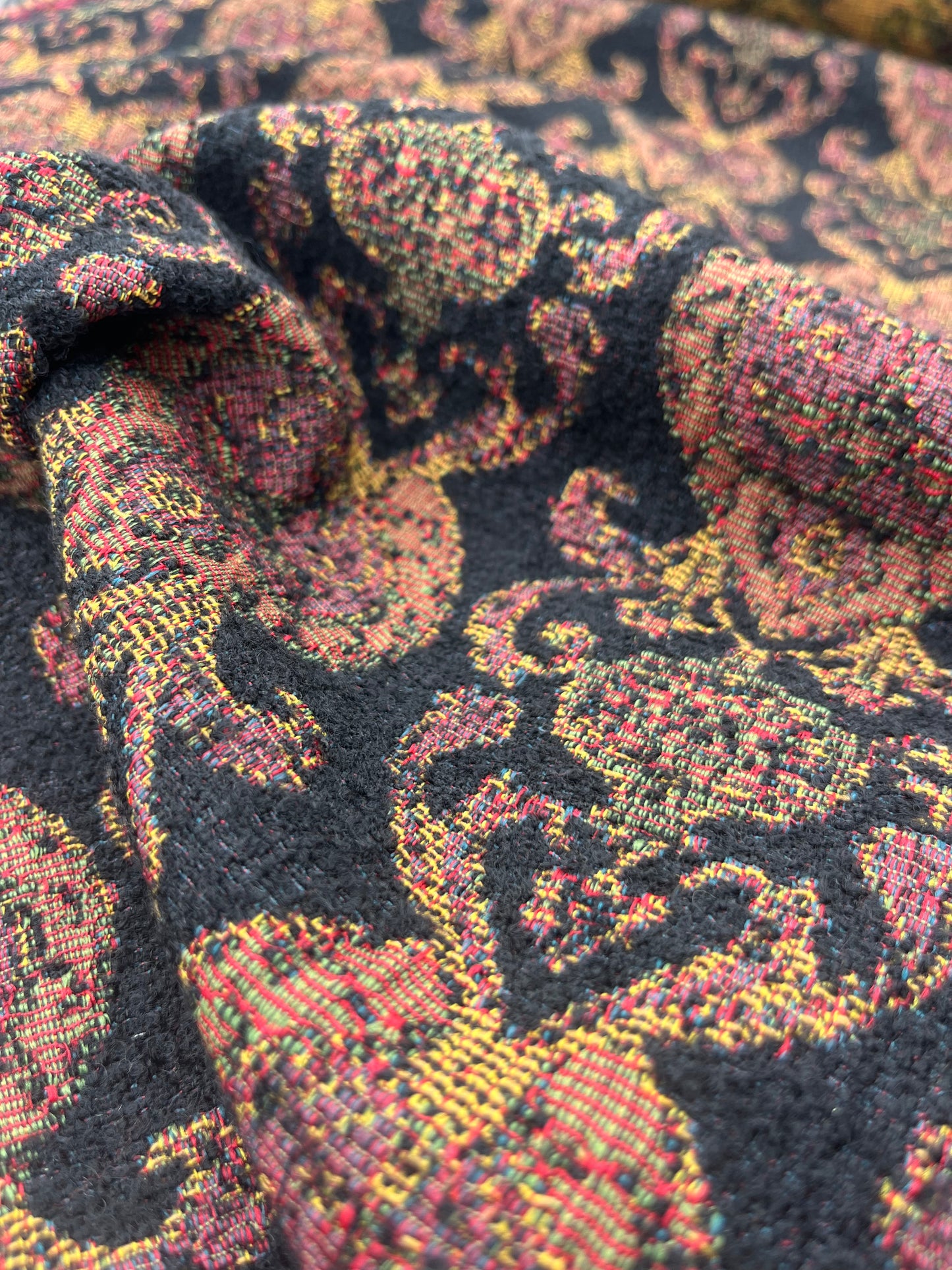 Hélène 042 heavy cotton jacquard black/yellow/burgundy