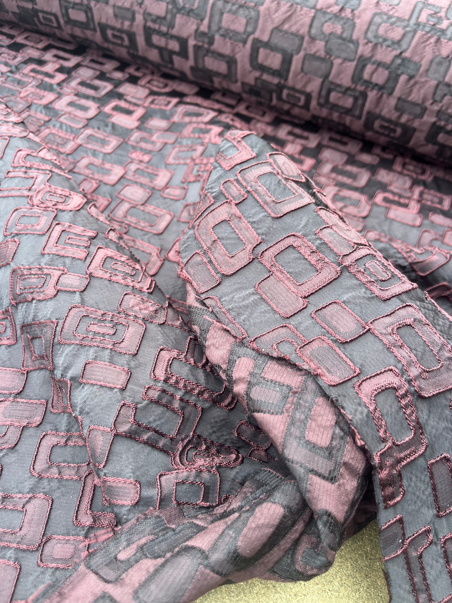 Hélène 043 jacquard black/aubergine