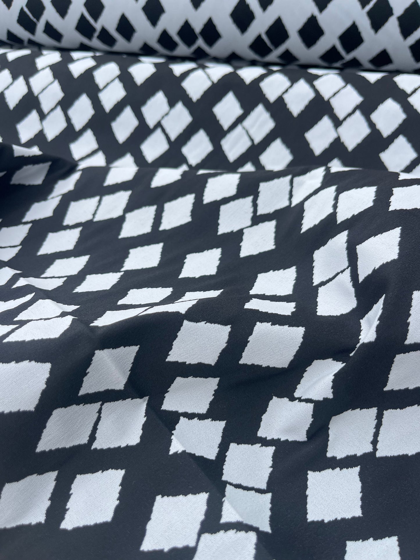 Hélène 048 stretch jacquard off white-black
