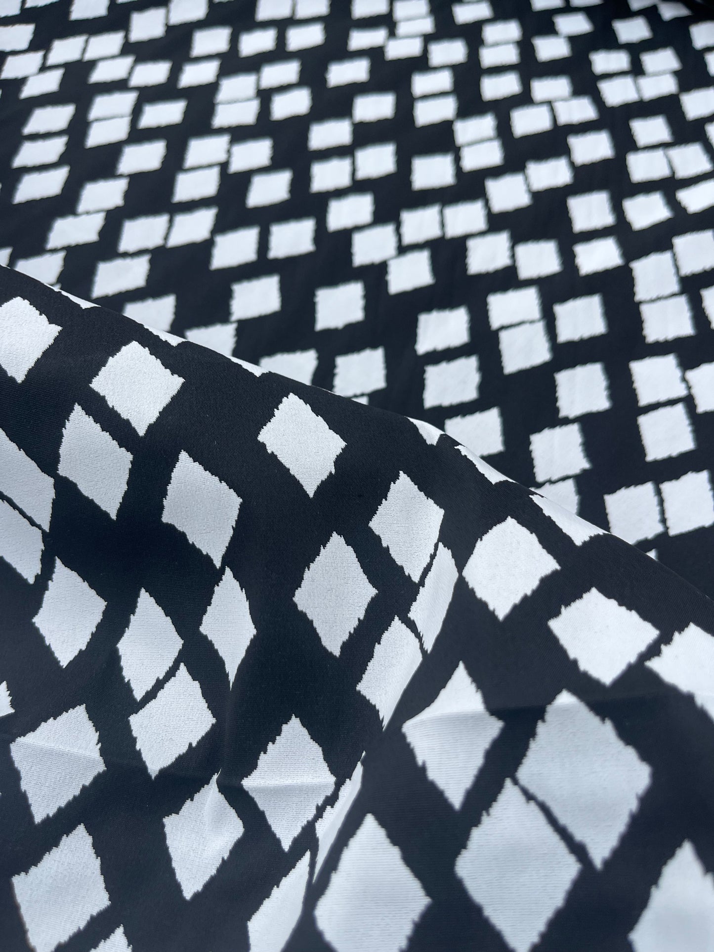 Hélène 048 stretch jacquard off white-black