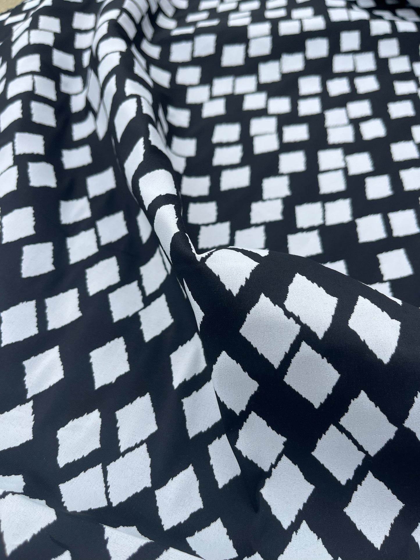 Hélène 048 stretch jacquard off white-black