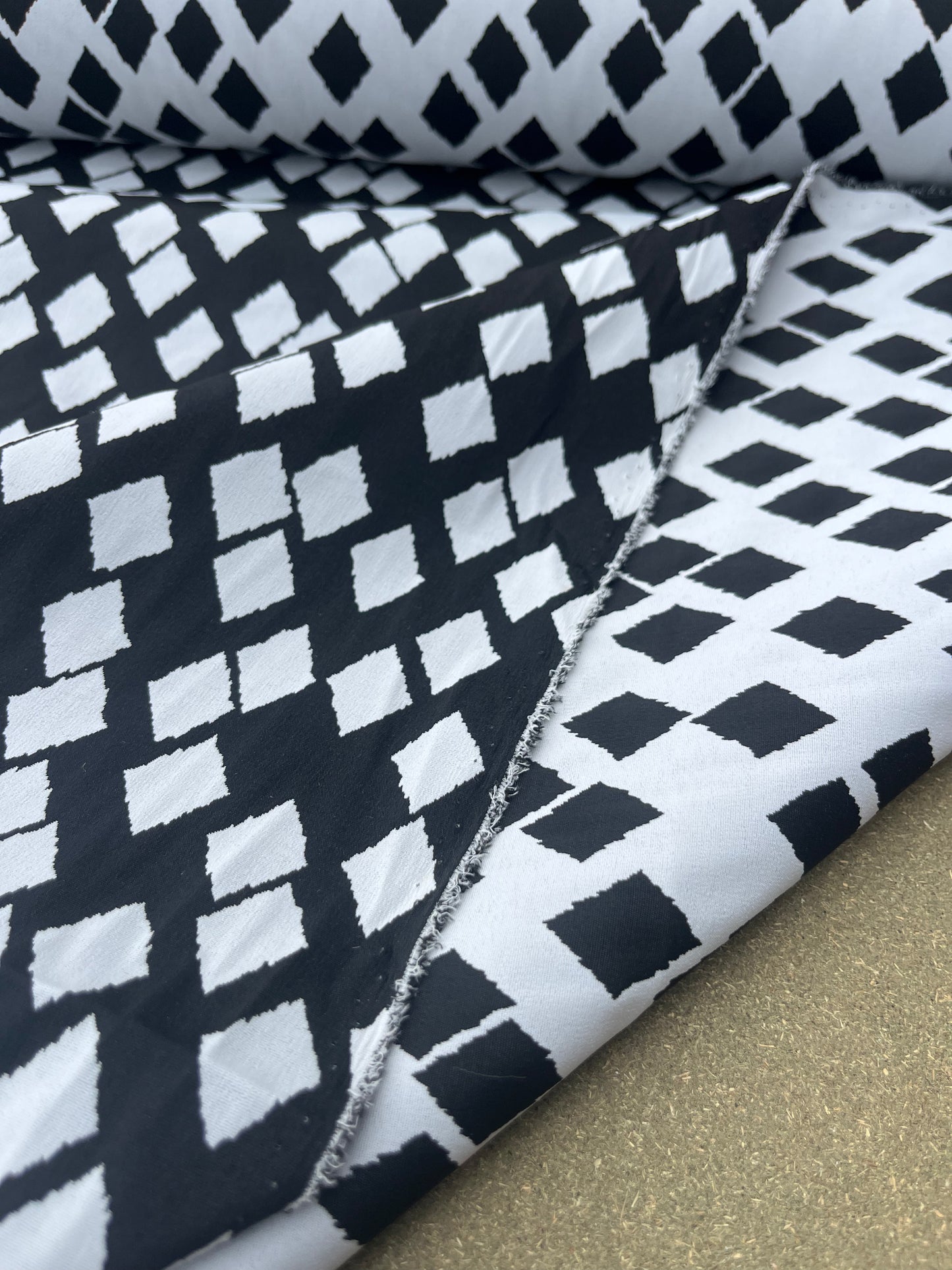 Hélène 048 stretch jacquard off white-black