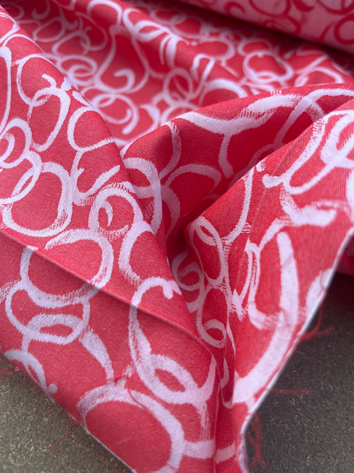 Hélène 036 stretch jacquard red circles