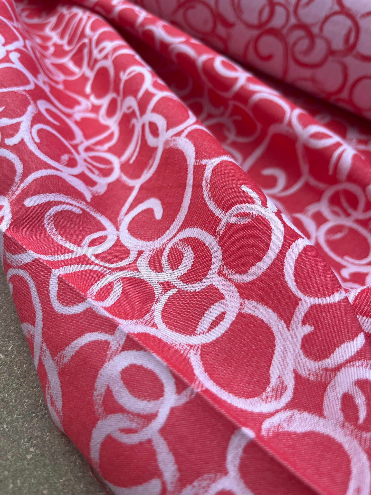 Hélène 036 stretch jacquard red circles