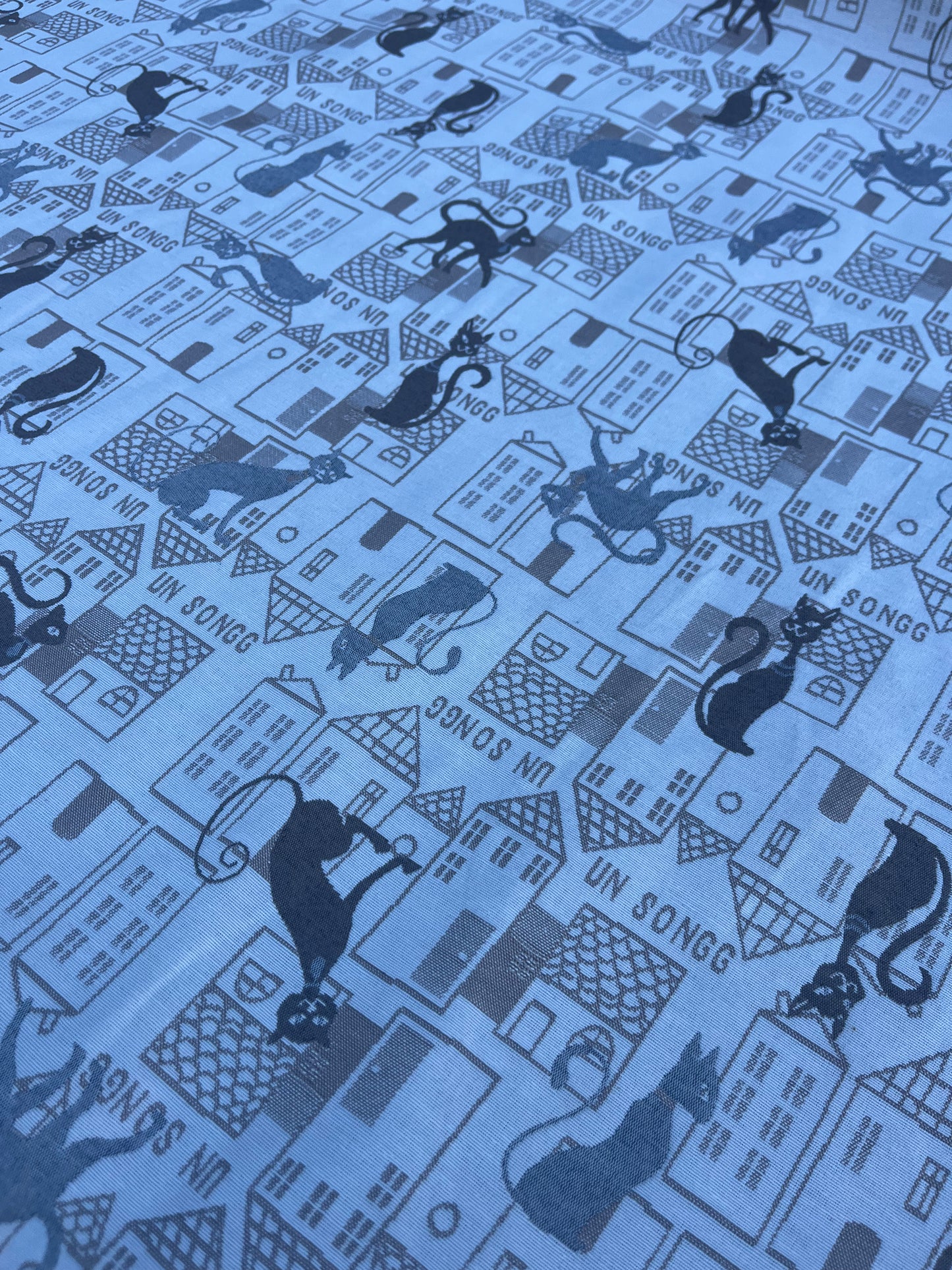 Hélène 055 heavy cotton jacquard "cats"
