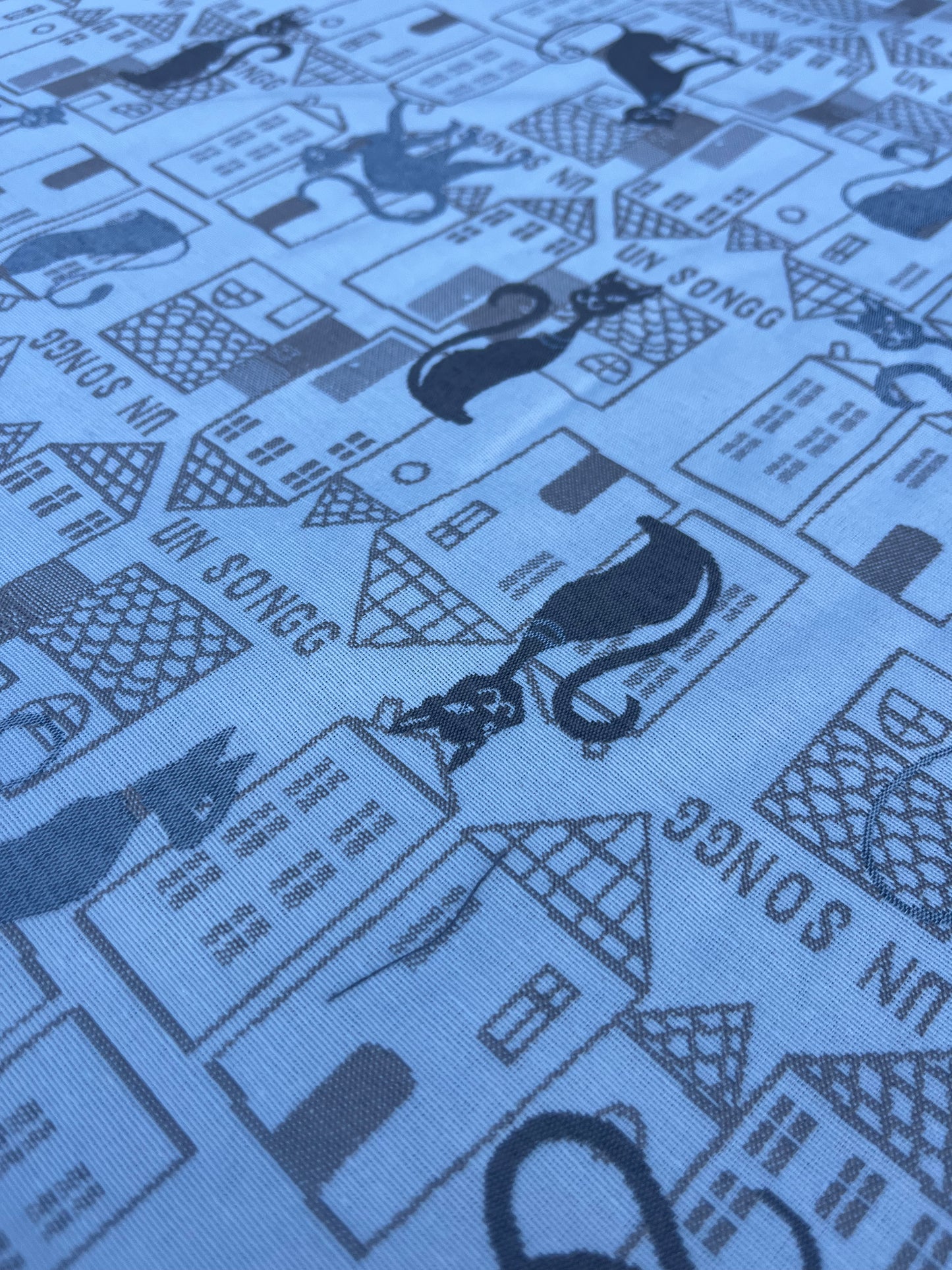 Hélène 055 heavy cotton jacquard "cats"