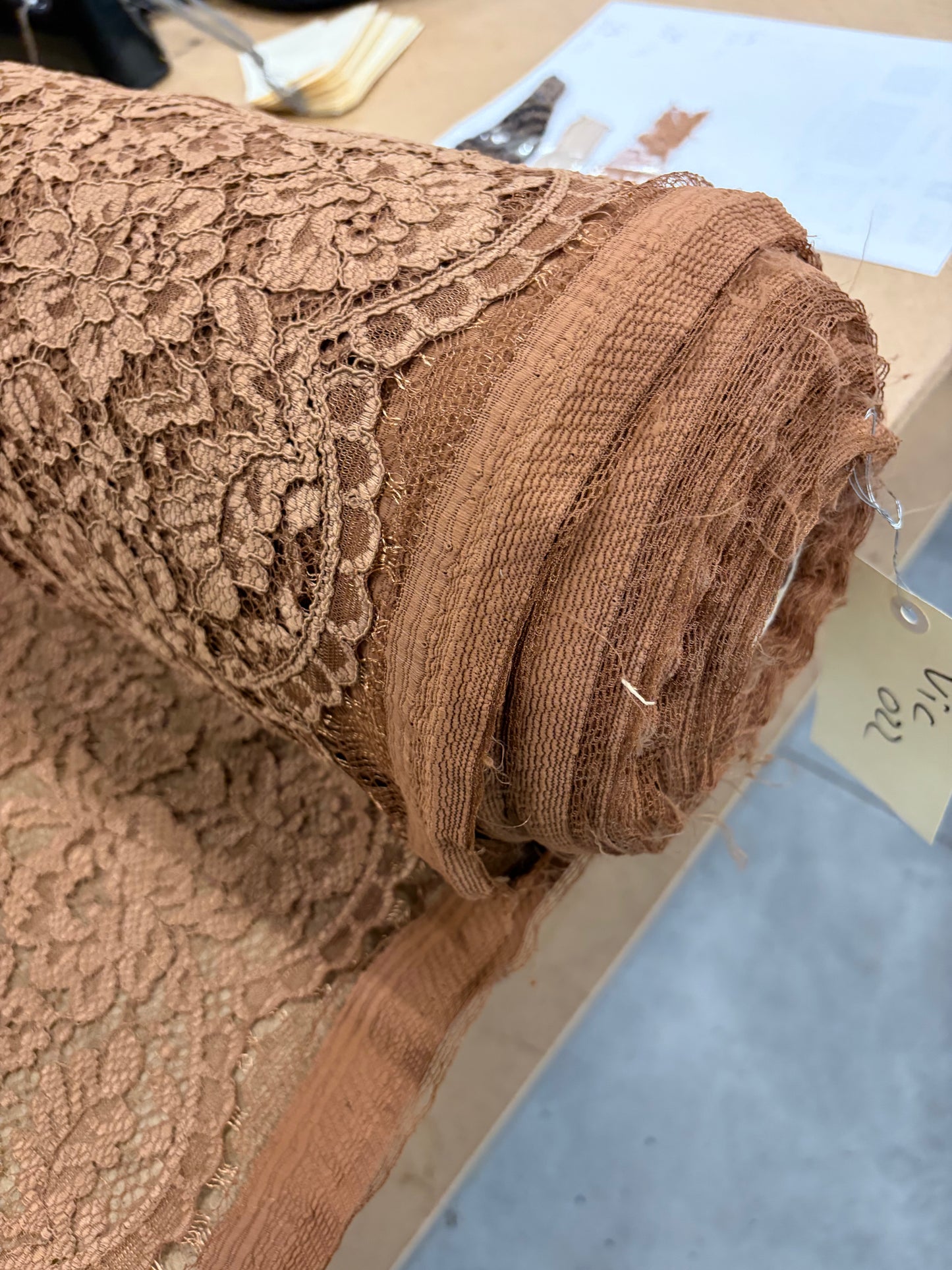 VIC 022 caramel cognac coloured woven lace "dentelle"