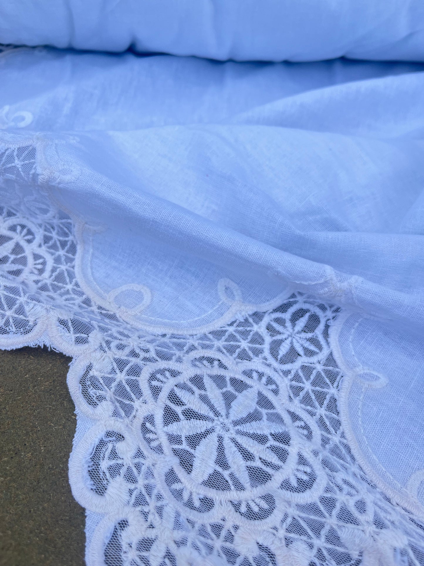 EUDINE 014 linen with embroidery white