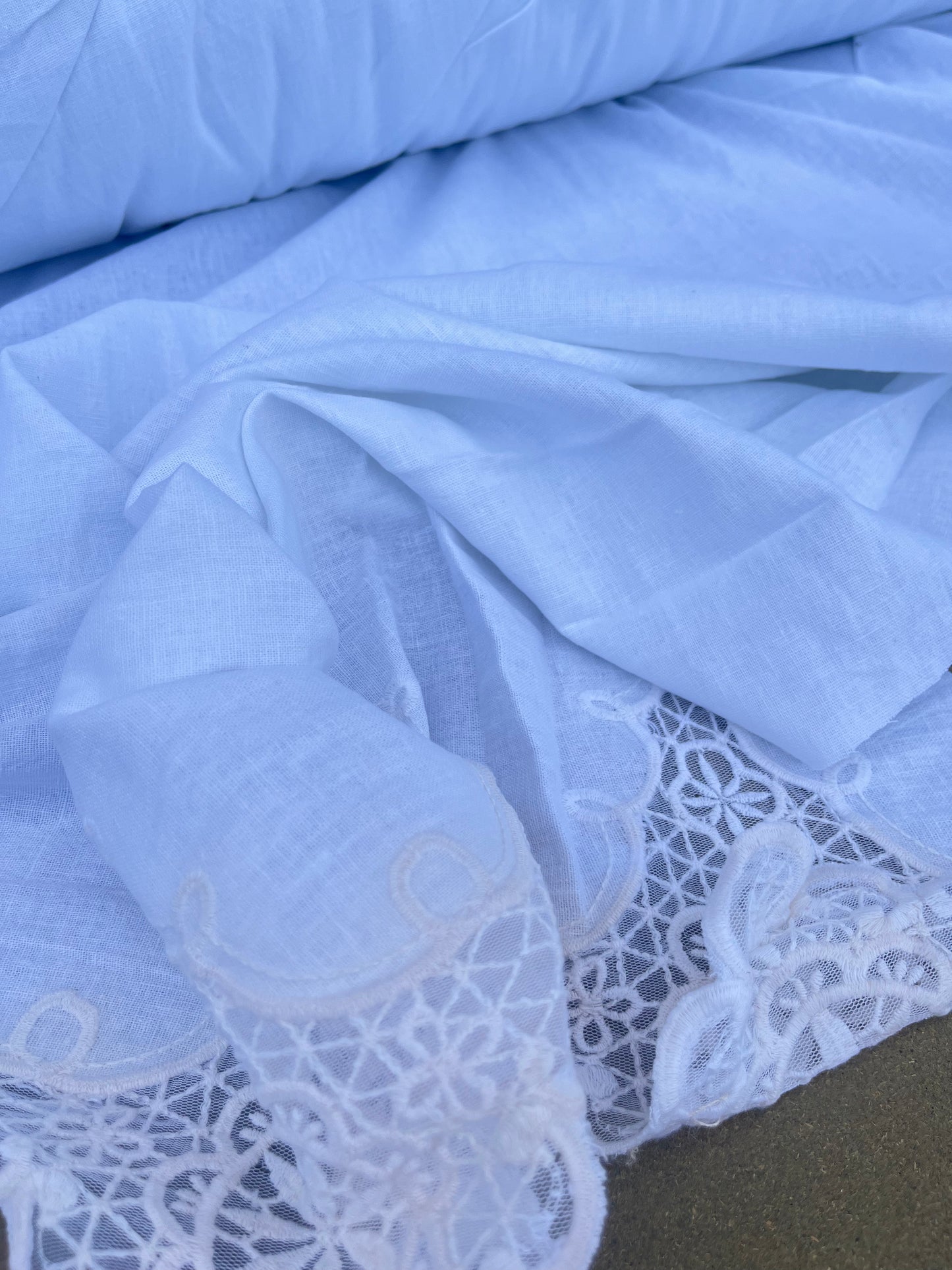 EUDINE 014 linen with embroidery white