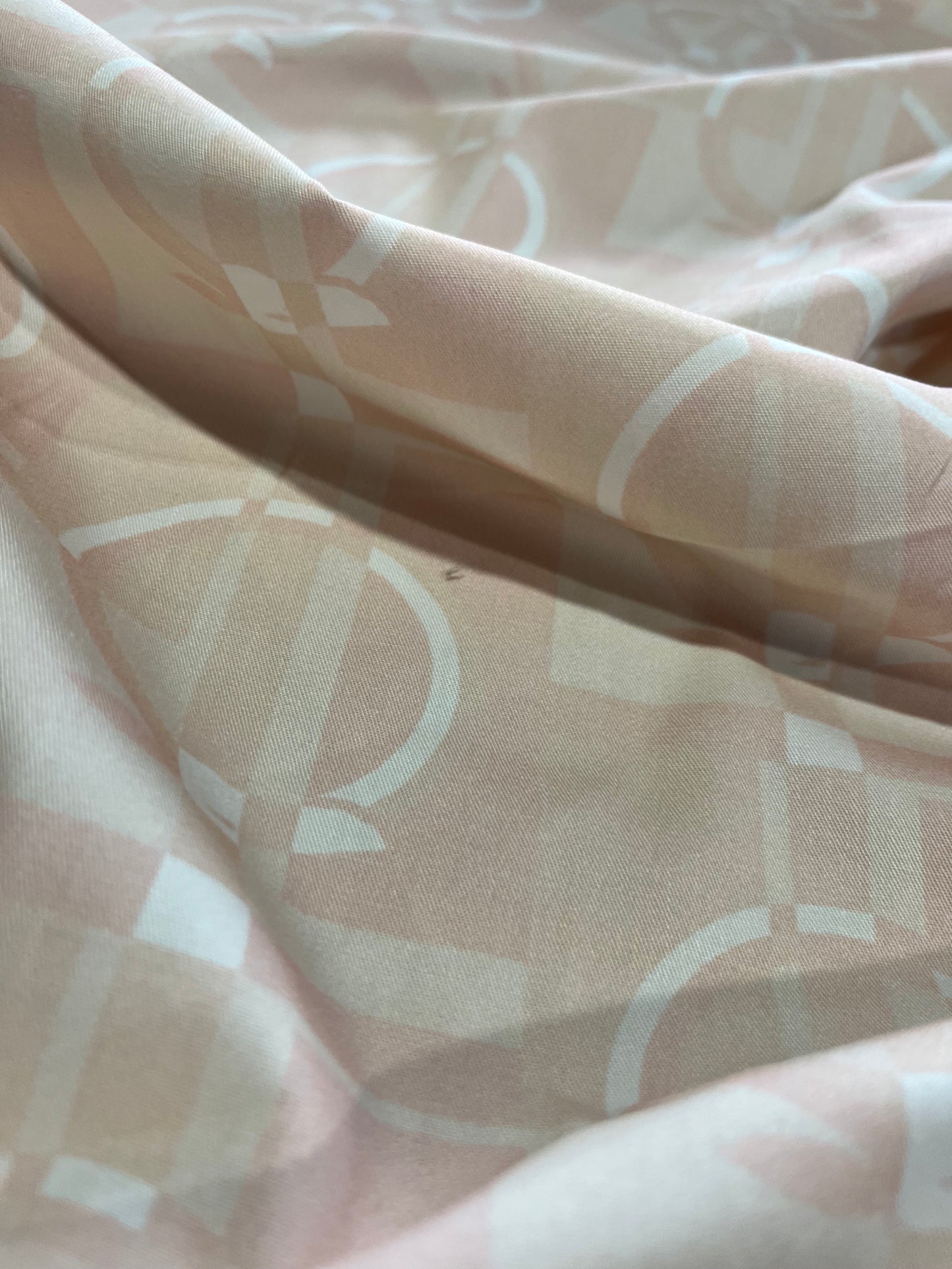D02 Como 056 cotton twill with soft pink print