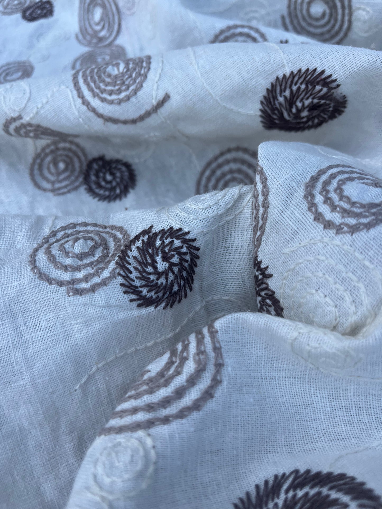 EUDINE 025 linen with all over embroidery