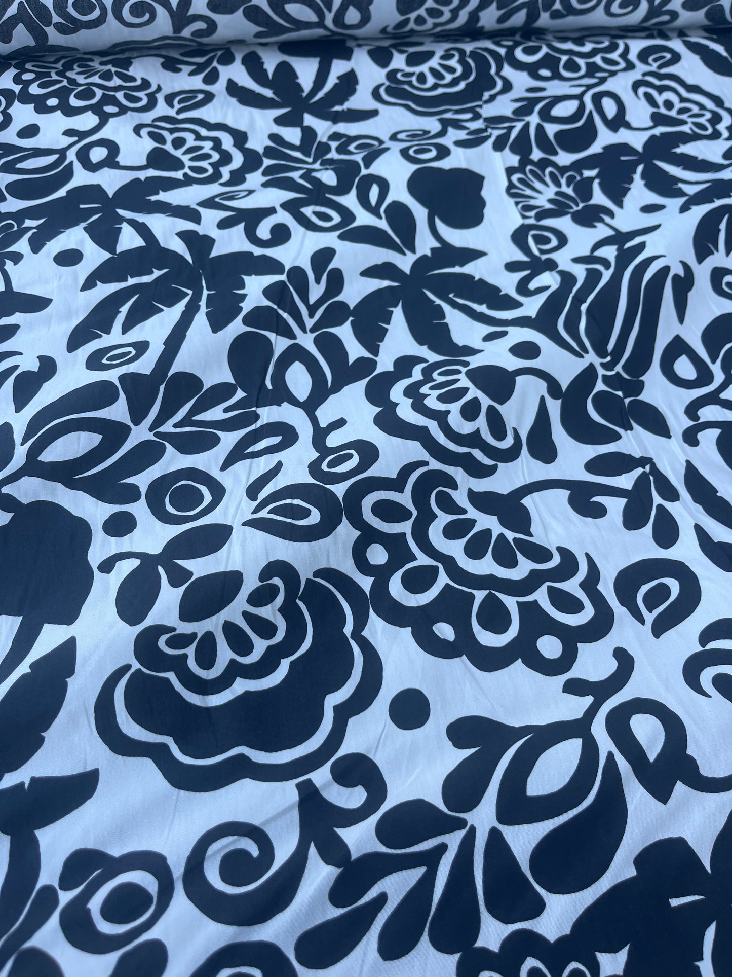 LOUIS 012 cotton satin with black/white print