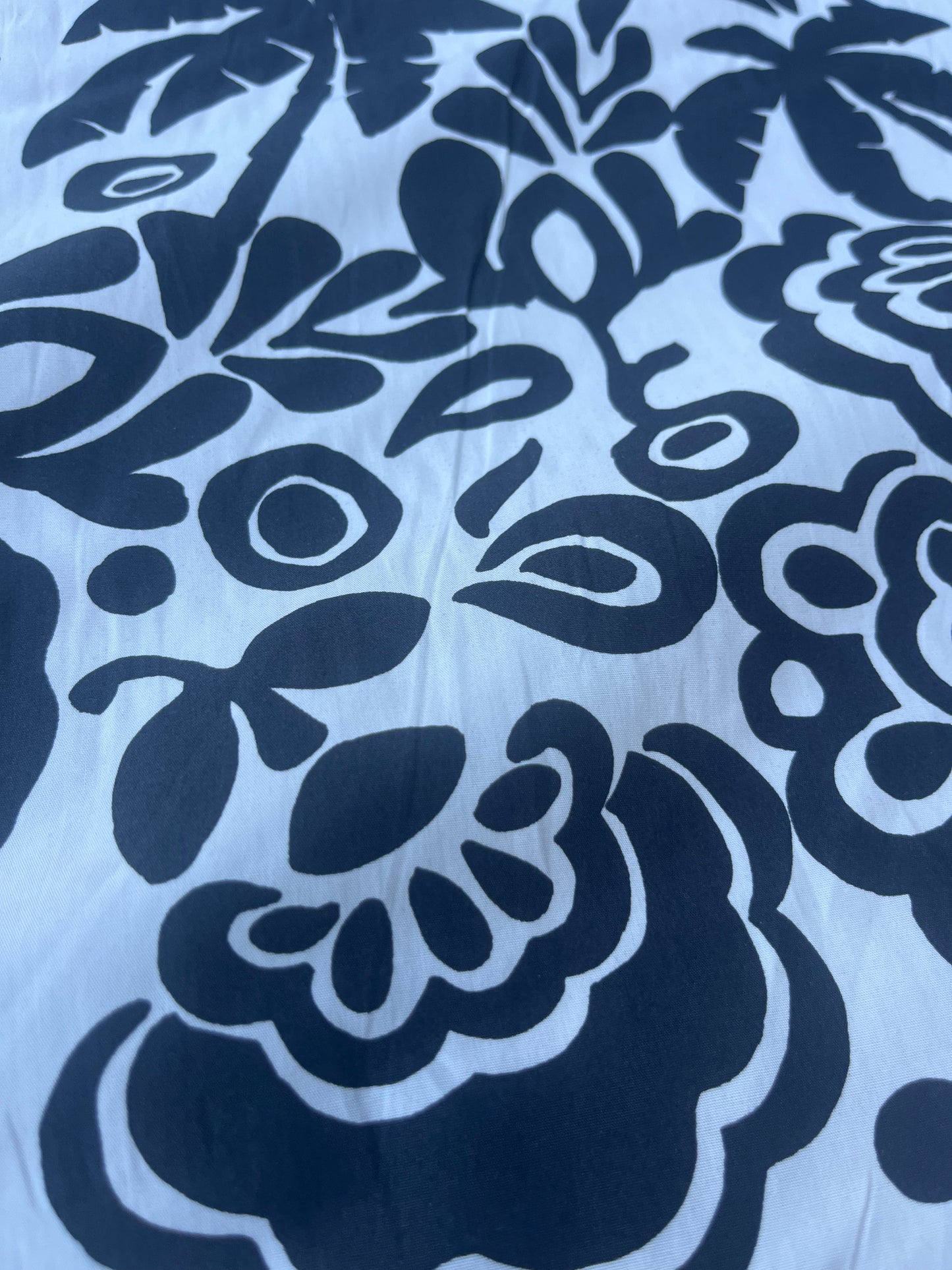 LOUIS 012 cotton satin with black/white print