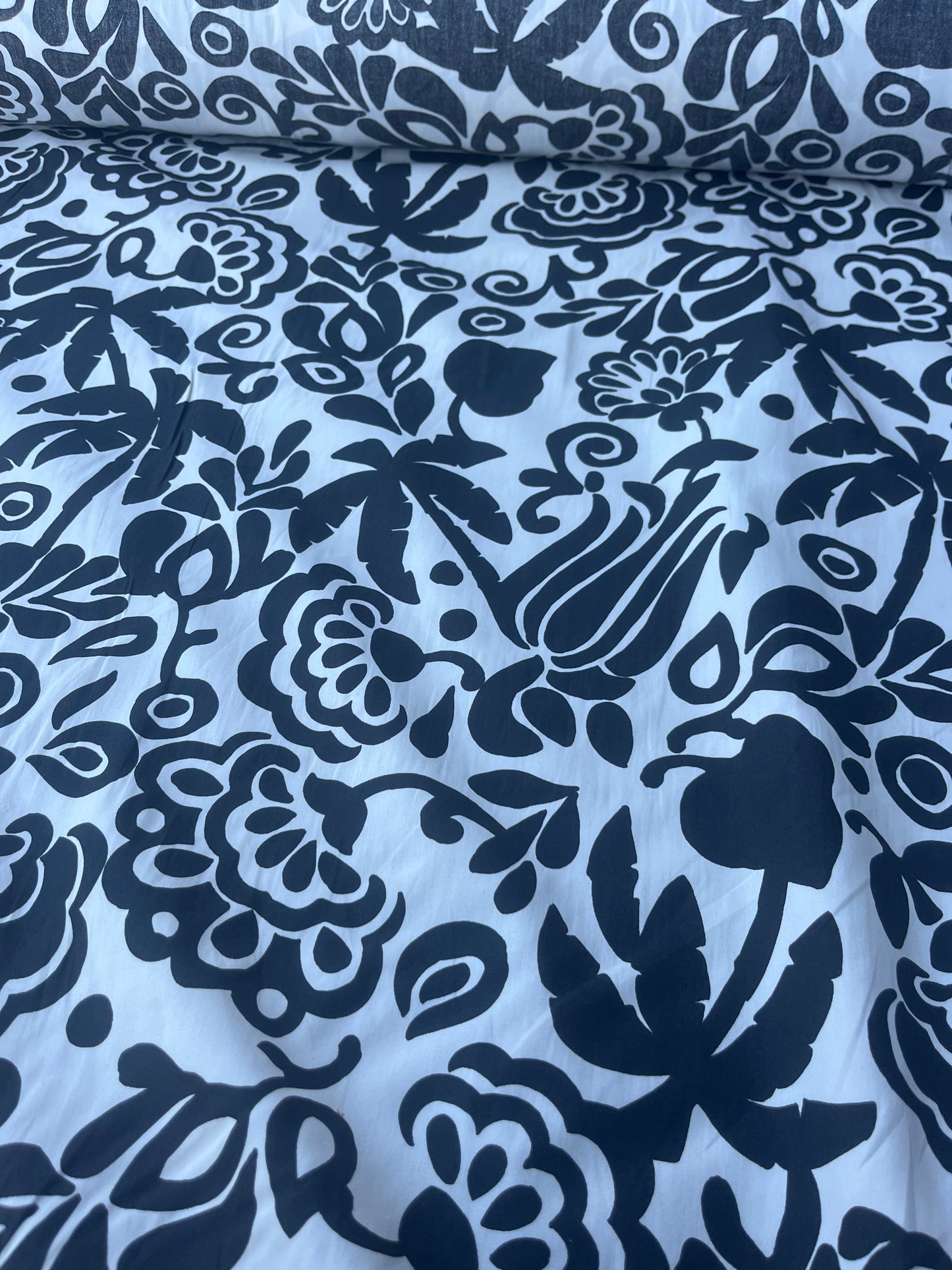 LOUIS 012 cotton satin with black/white print