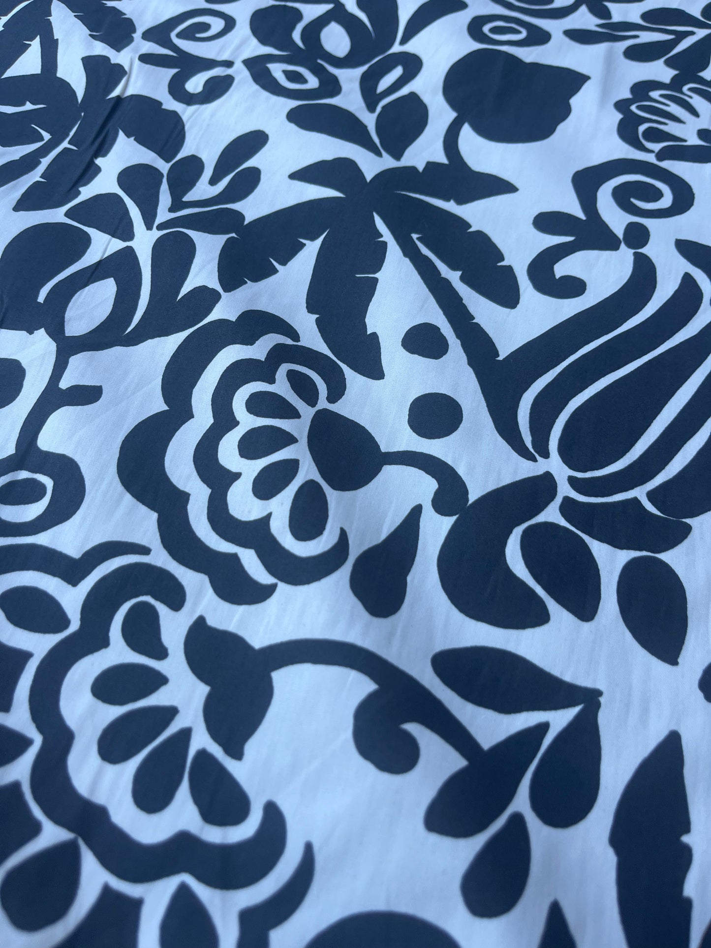 LOUIS 012 cotton satin with black/white print