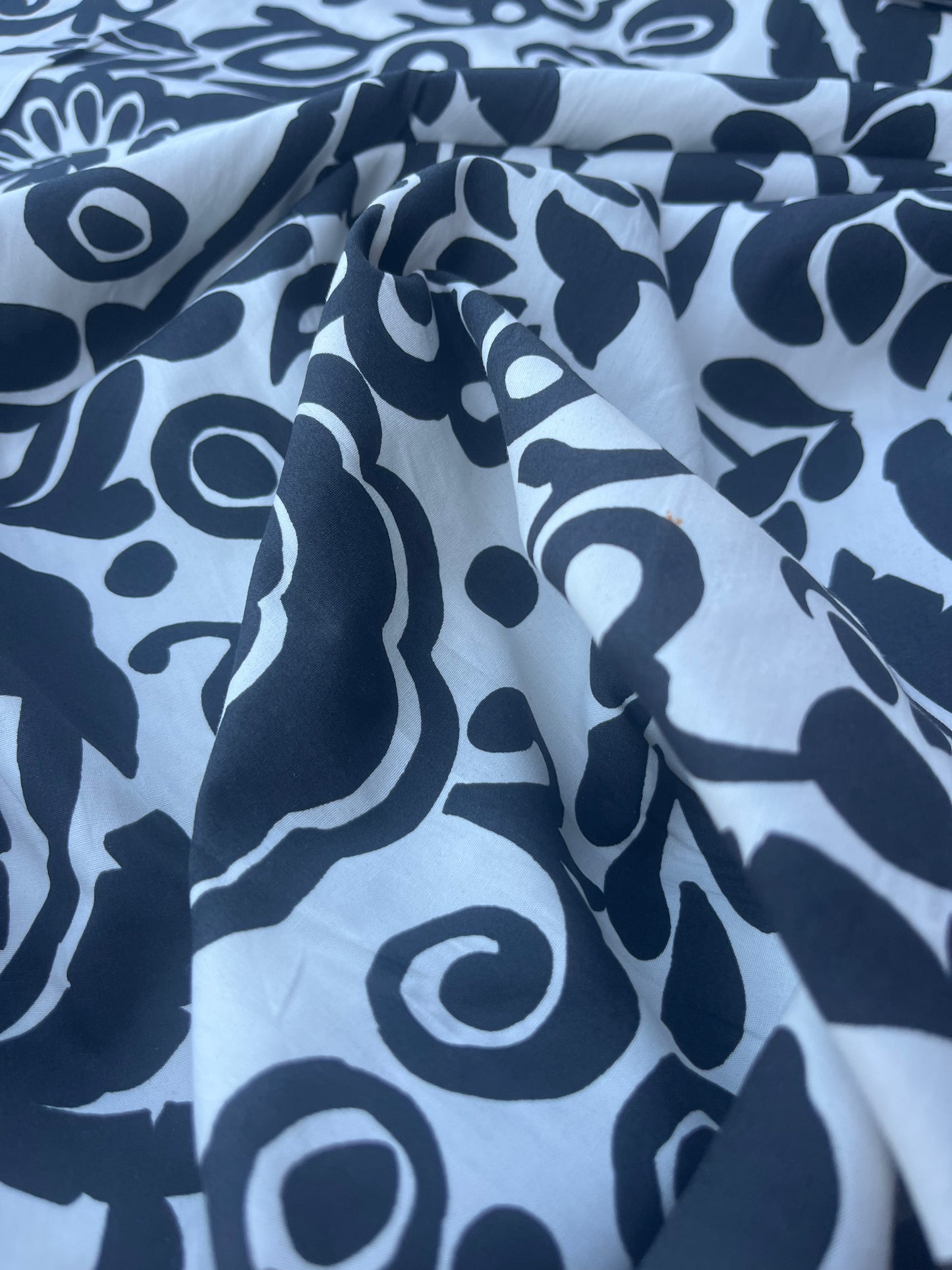 LOUIS 012 cotton satin with black/white print
