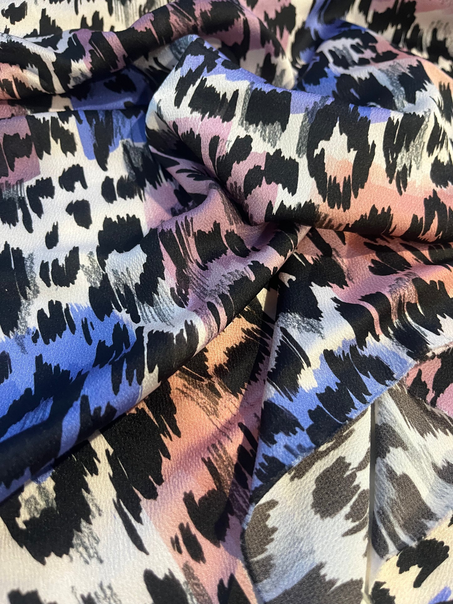 CLAIRE 205 bubble crêpe funky animal print