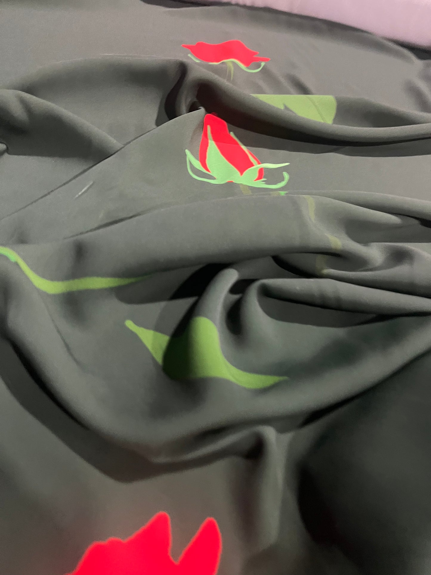 BERNADETTE 006 Heavy cady placed roses green