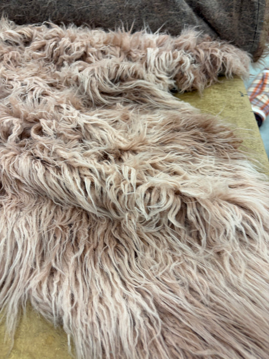 XENA 025 dusty pink hairy fabric with parts for armholes