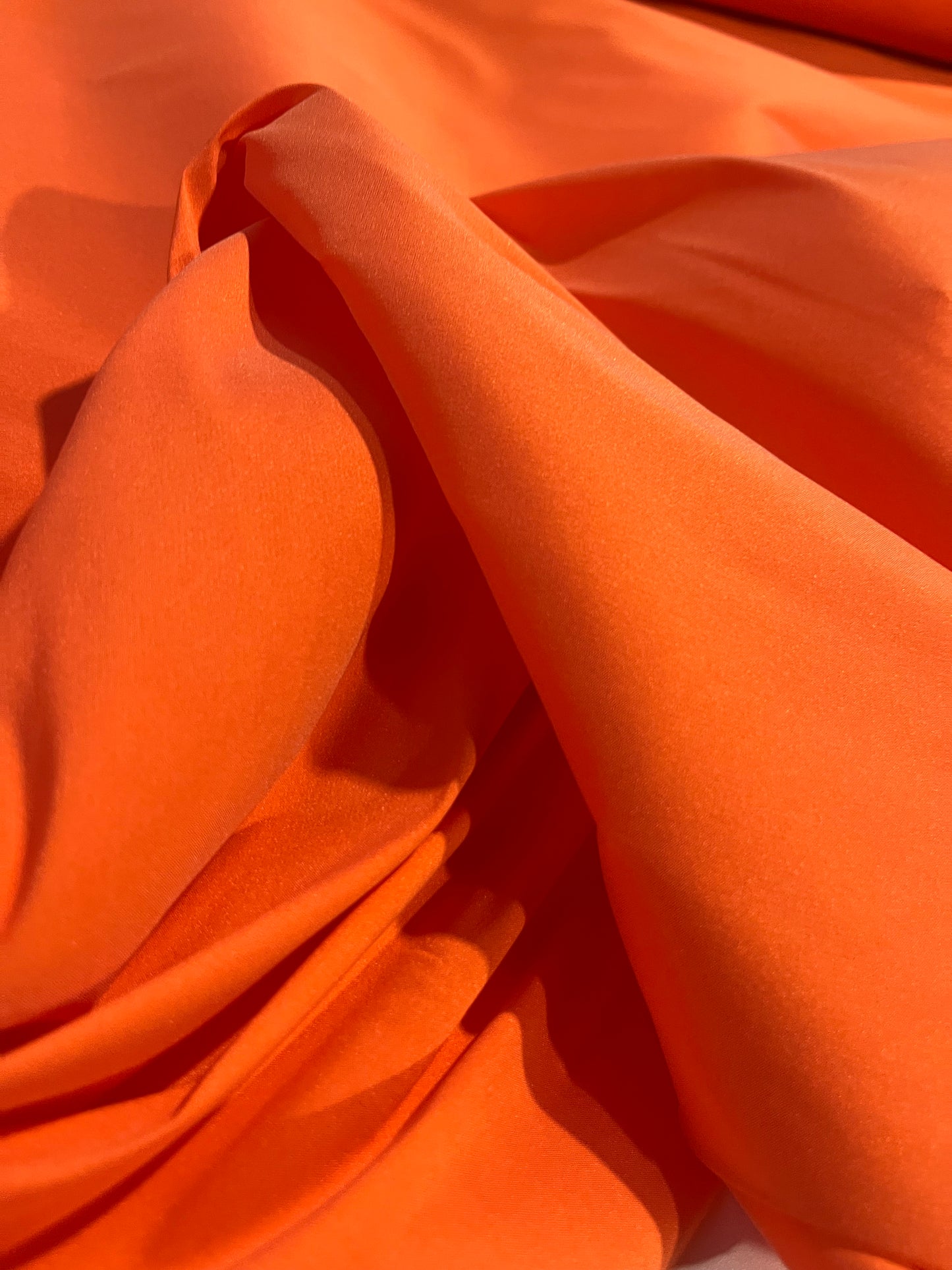 BERNADETTE 027 tafettas stretch tangerine