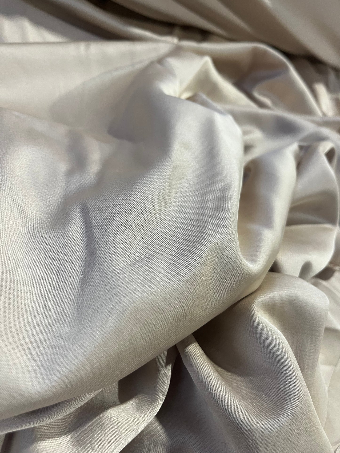 BERNADETTE 030 heavy satin viscose sand