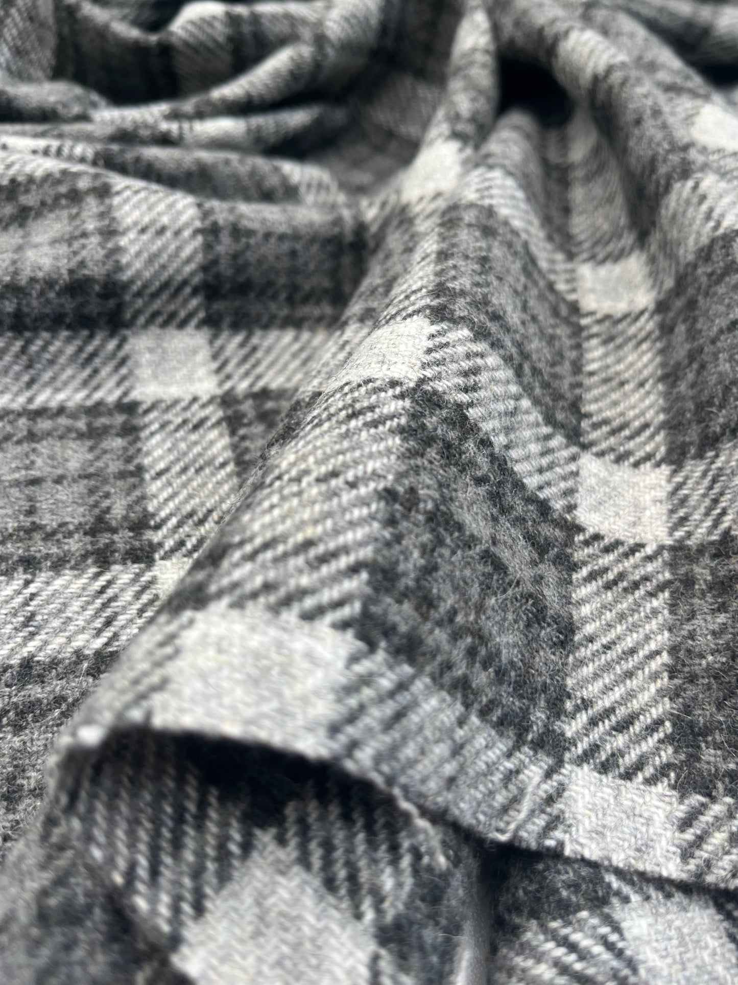 GINA 008 Heavy wool check Grey /black