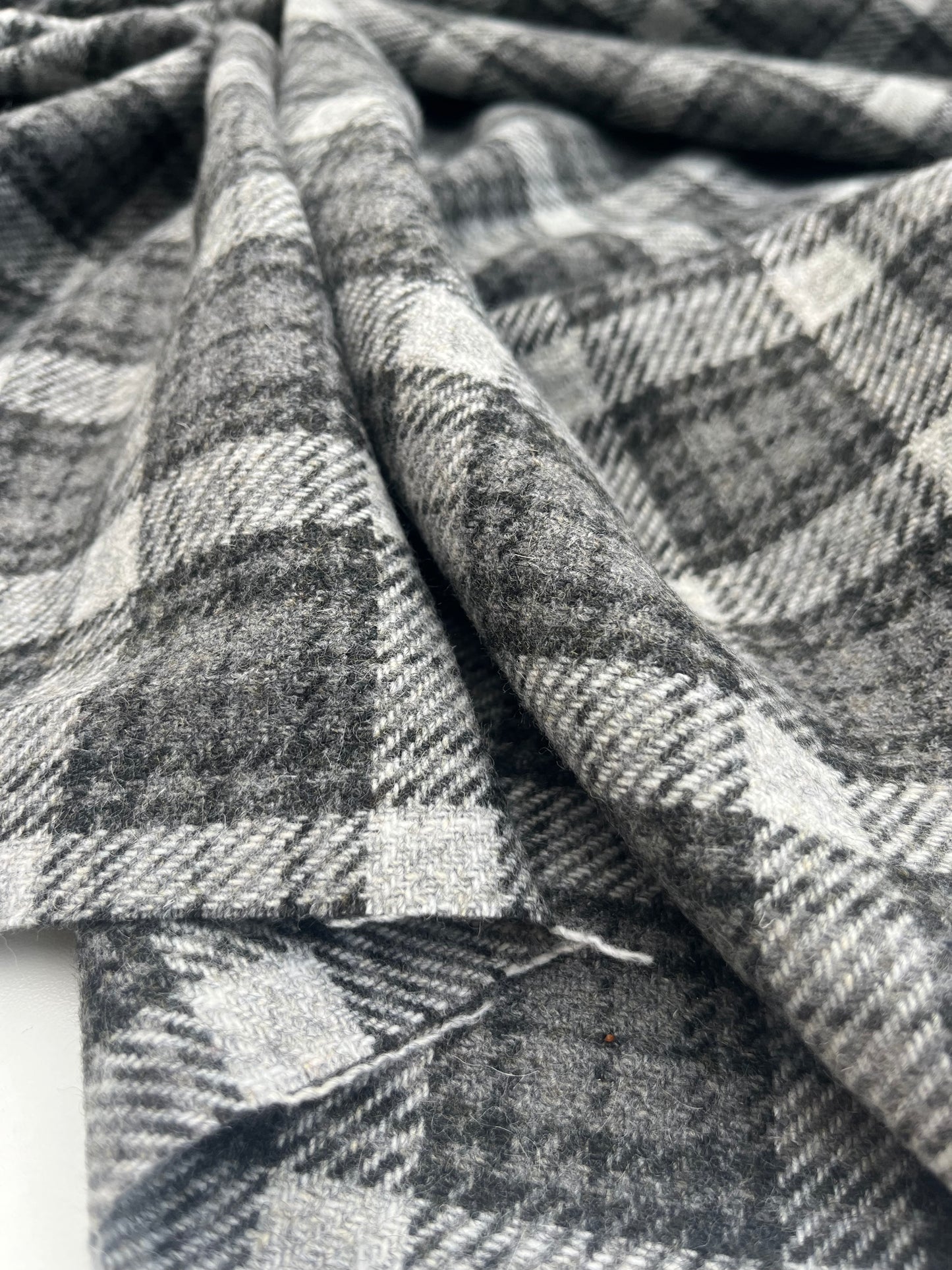 GINA 008 Heavy wool check Grey /black