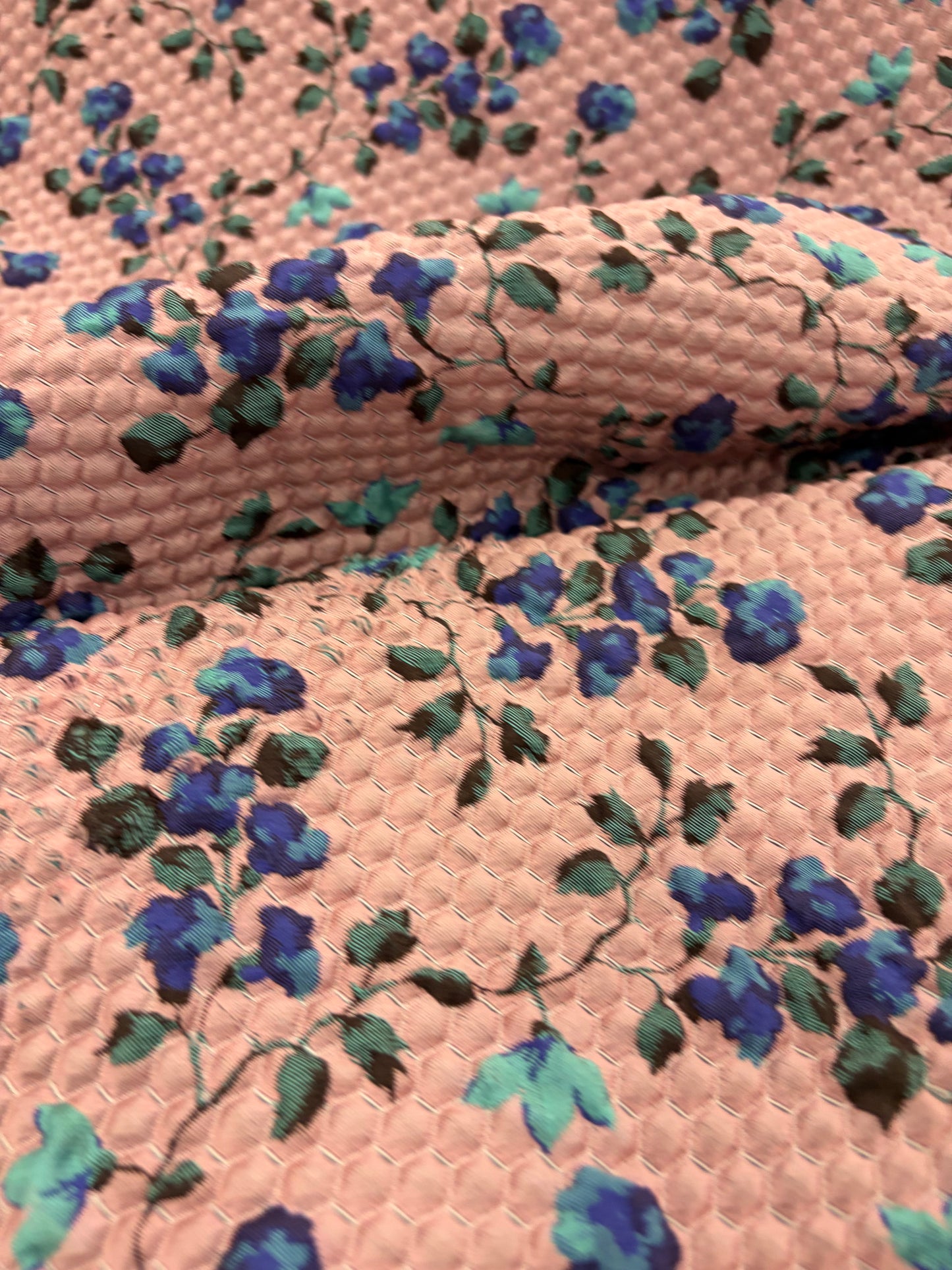 EDDY 019 shiny structured jacquard with flowers